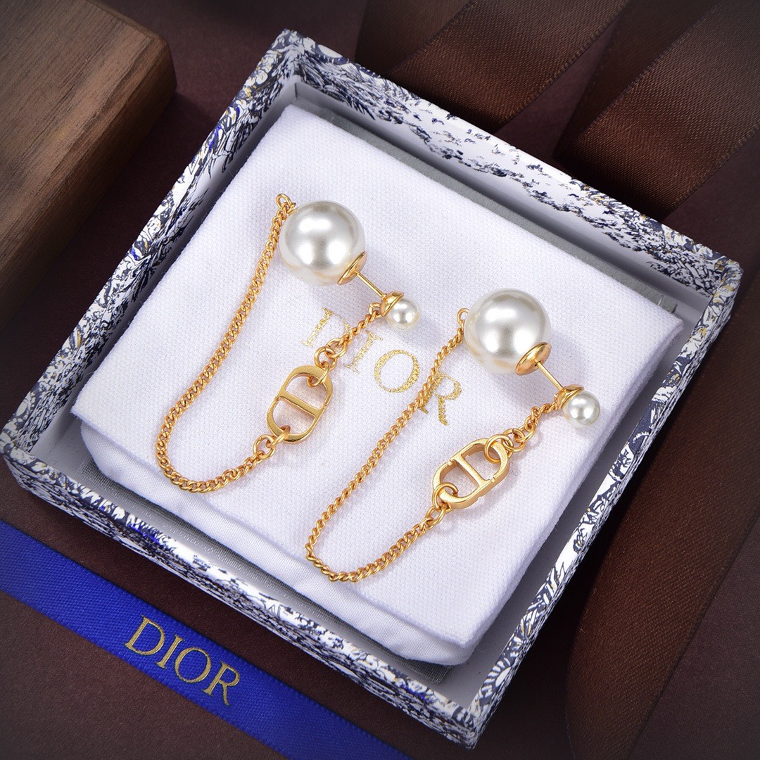 Bagsaaa D10r Triables Earrings