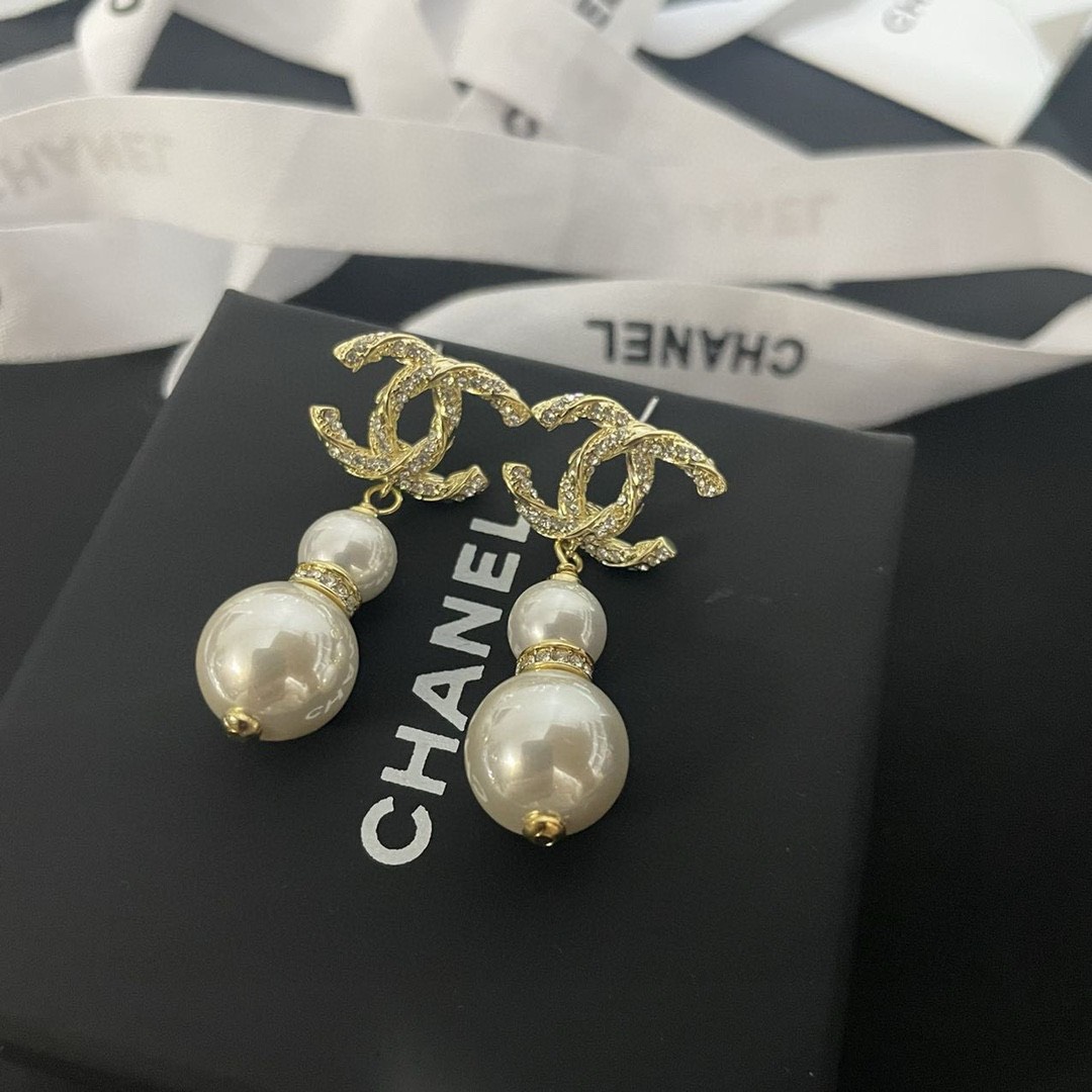 Bagsaaa Ch**el Tear Drop Gold Pearl Earrings