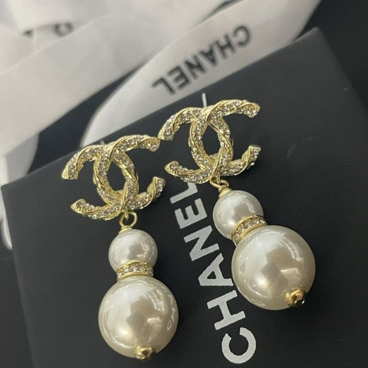 Bagsaaa Ch**el Tear Drop Gold Pearl Earrings