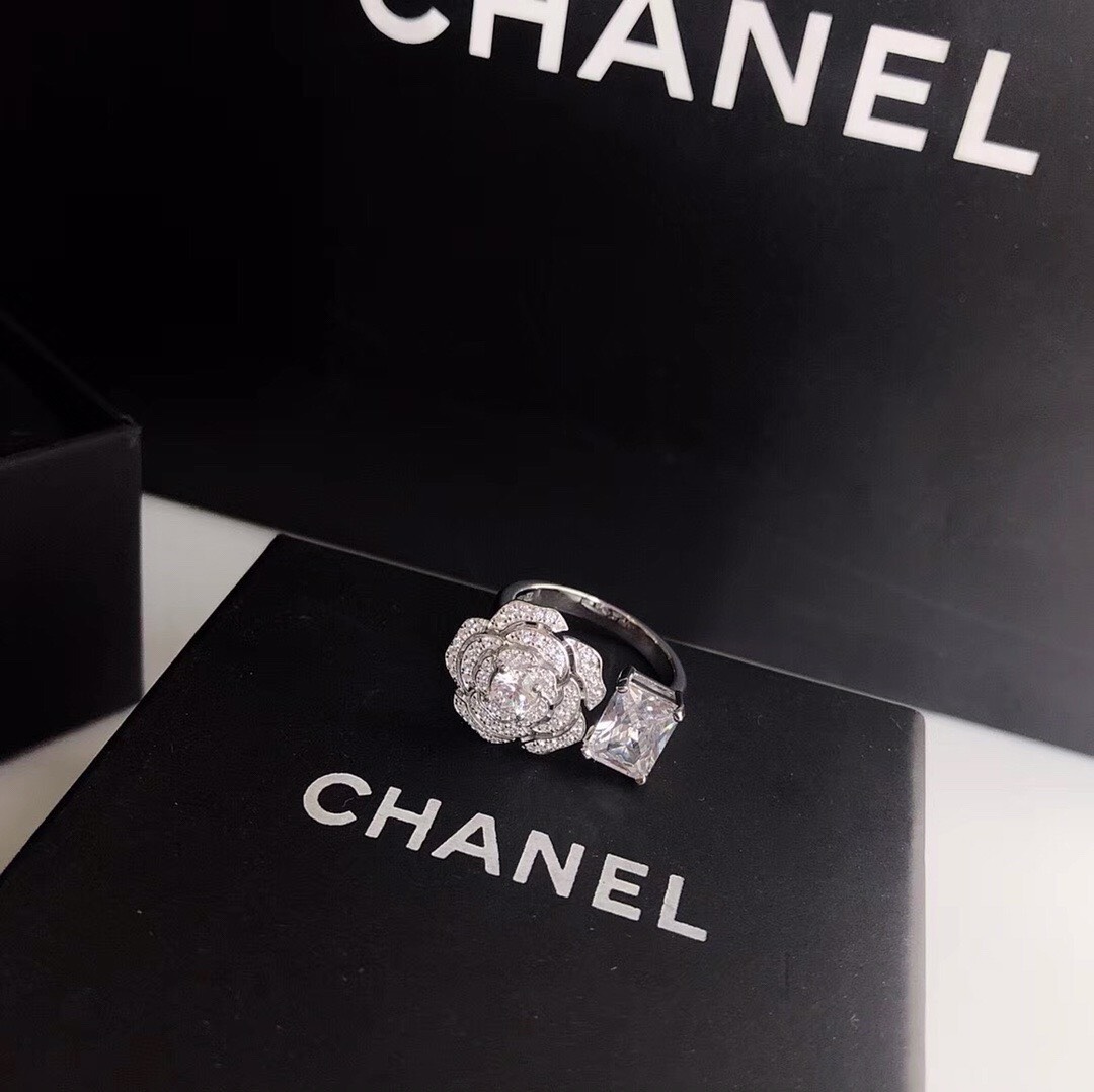 Bagsaaa Ch**el Flower Crystal Silver Ring