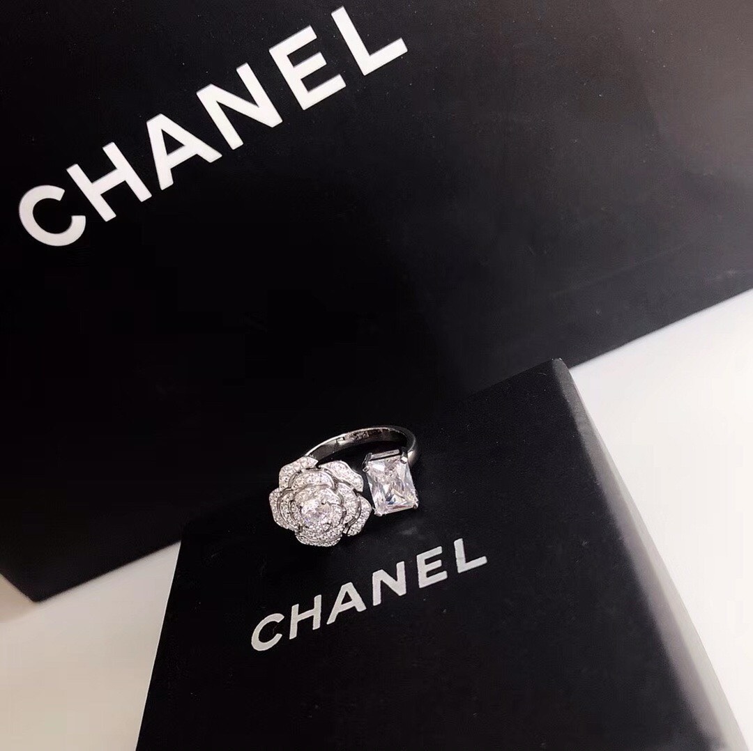 Bagsaaa Ch**el Flower Crystal Silver Ring