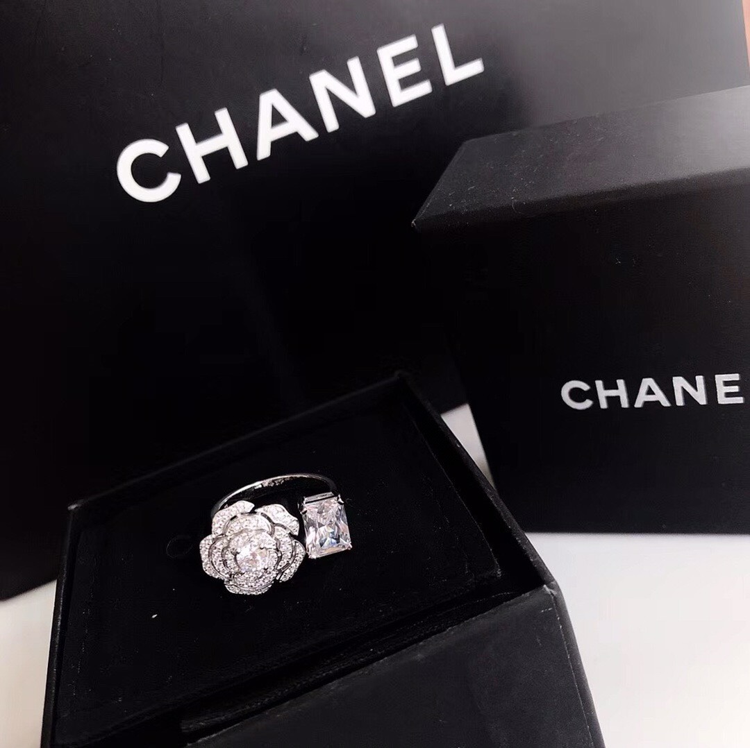 Bagsaaa Ch**el Flower Crystal Silver Ring