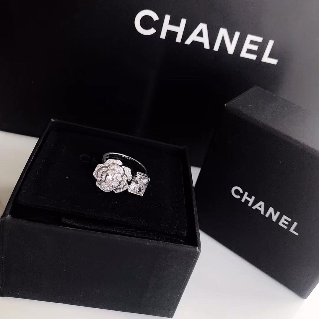 Bagsaaa Ch**el Flower Crystal Silver Ring