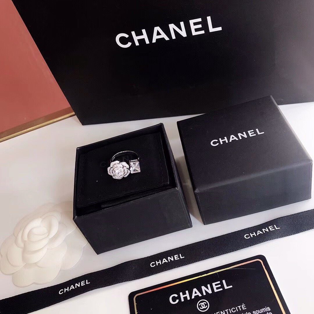 Bagsaaa Ch**el Flower Crystal Silver Ring