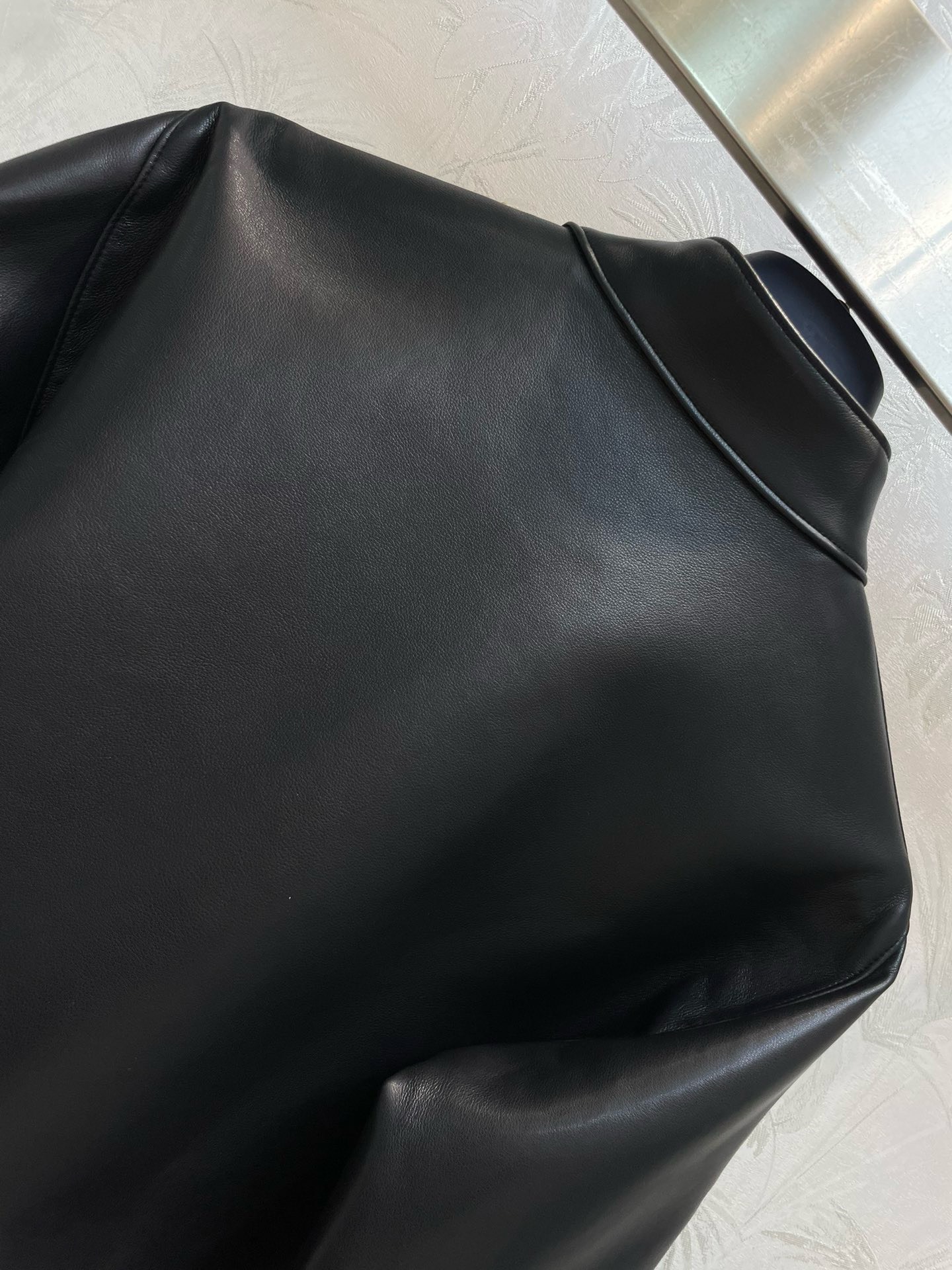 Bagsaaa L0vis Vvtt0n Faux Leather Circle Top