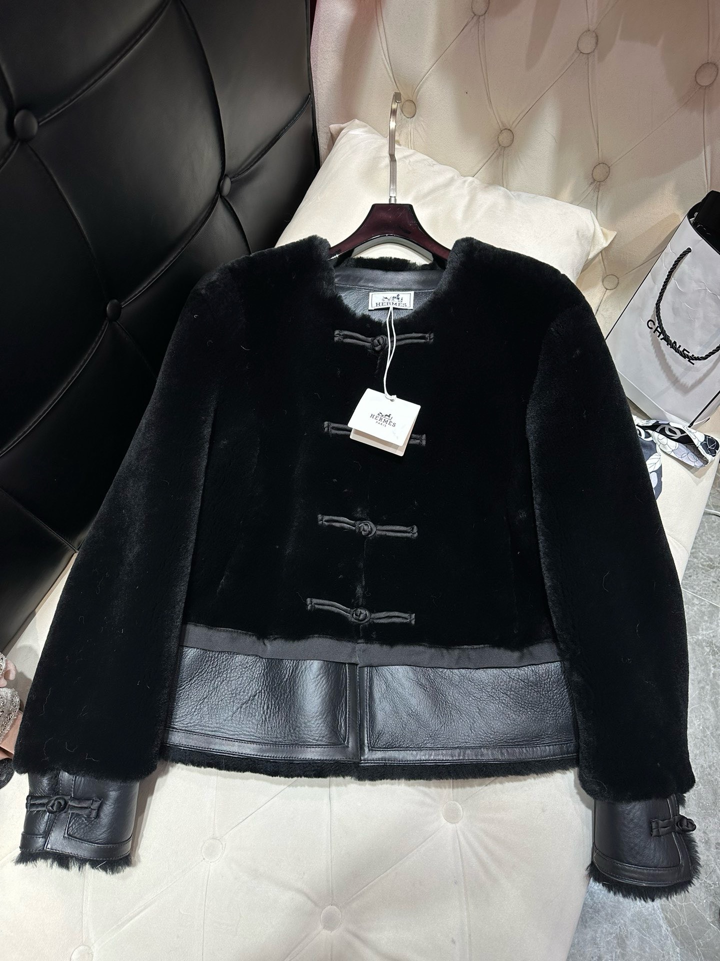 Bagsaaa H**me5 Shearling Black Jacket
