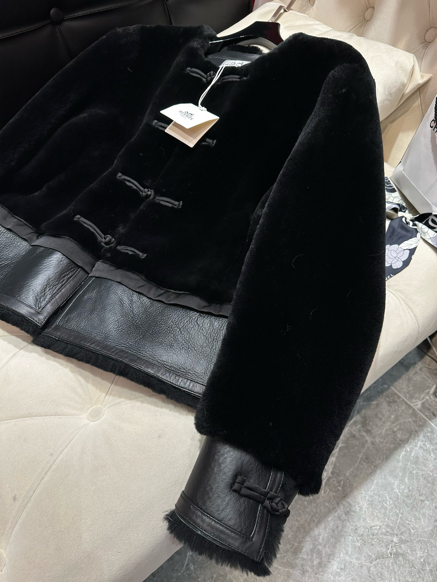 Bagsaaa H**me5 Shearling Black Jacket