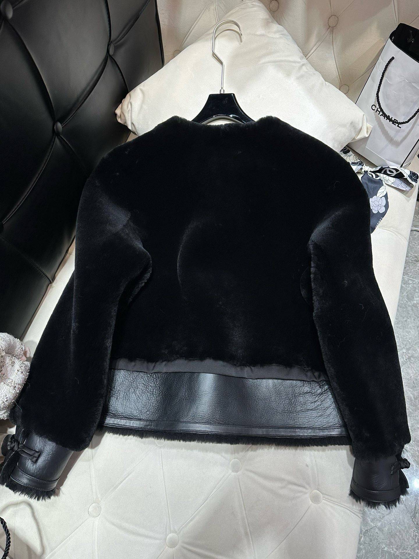 Bagsaaa H**me5 Shearling Black Jacket