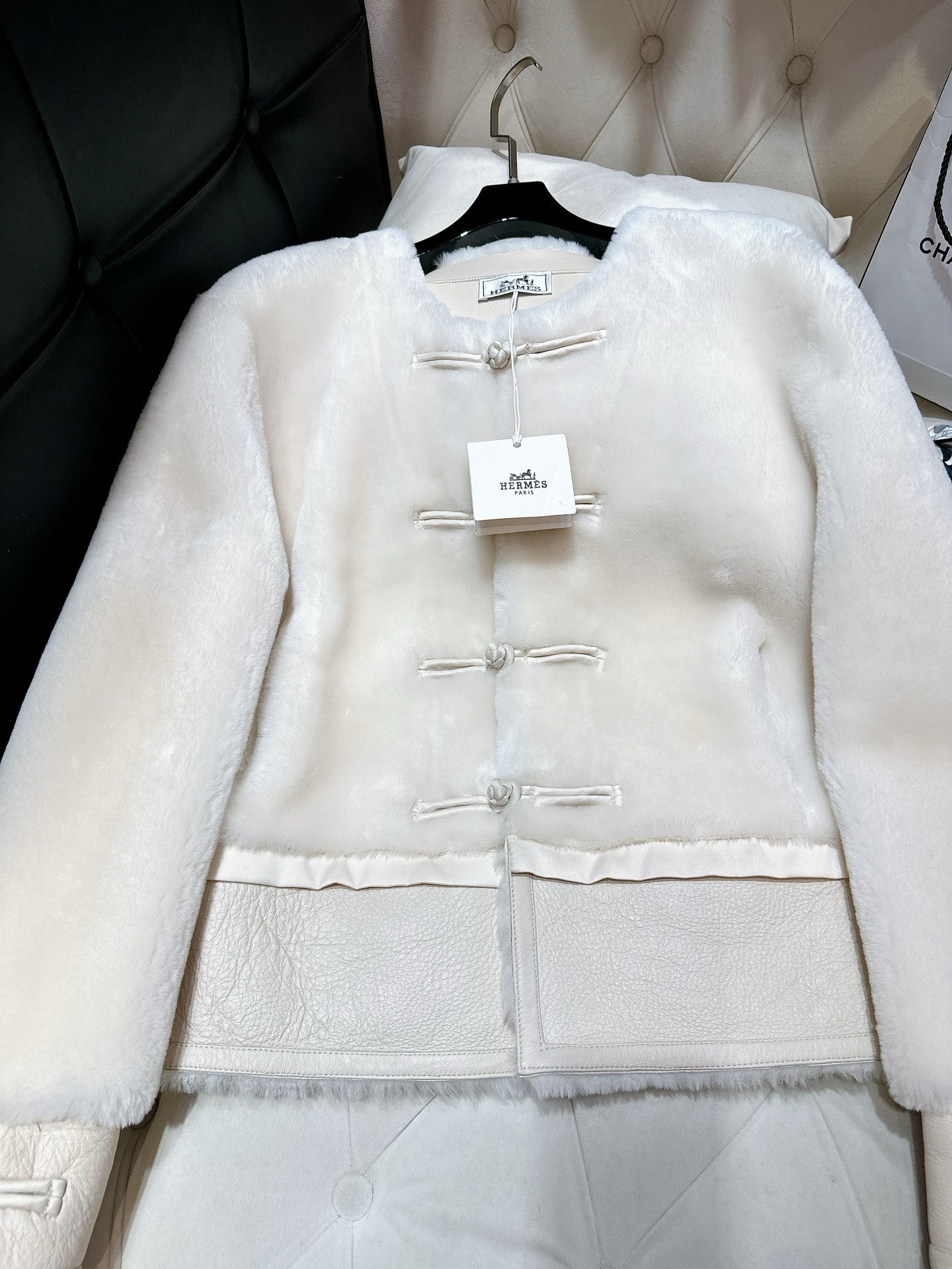 Bagsaaa H**me5 Shearling White Jacket