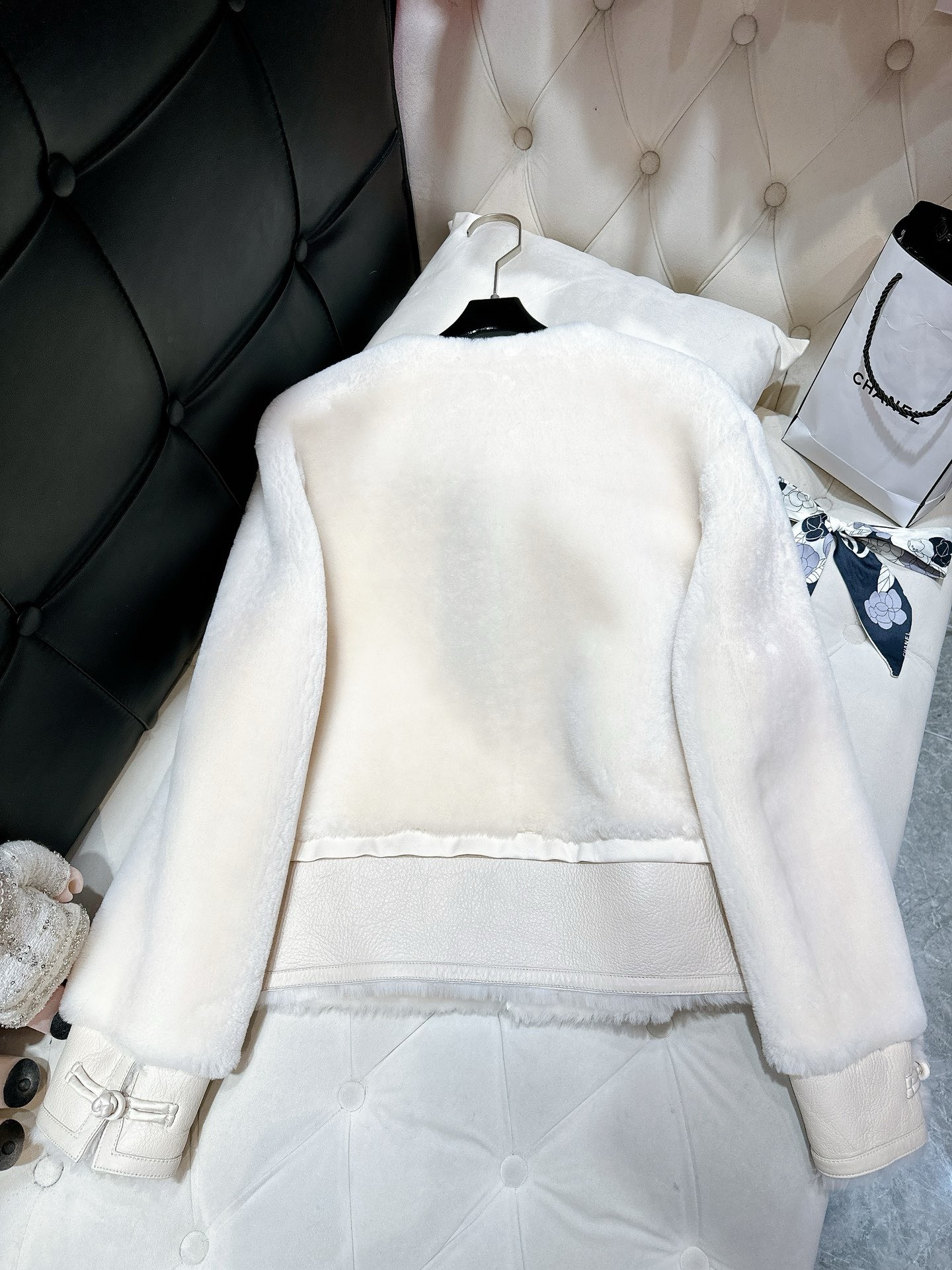 Bagsaaa H**me5 Shearling White Jacket