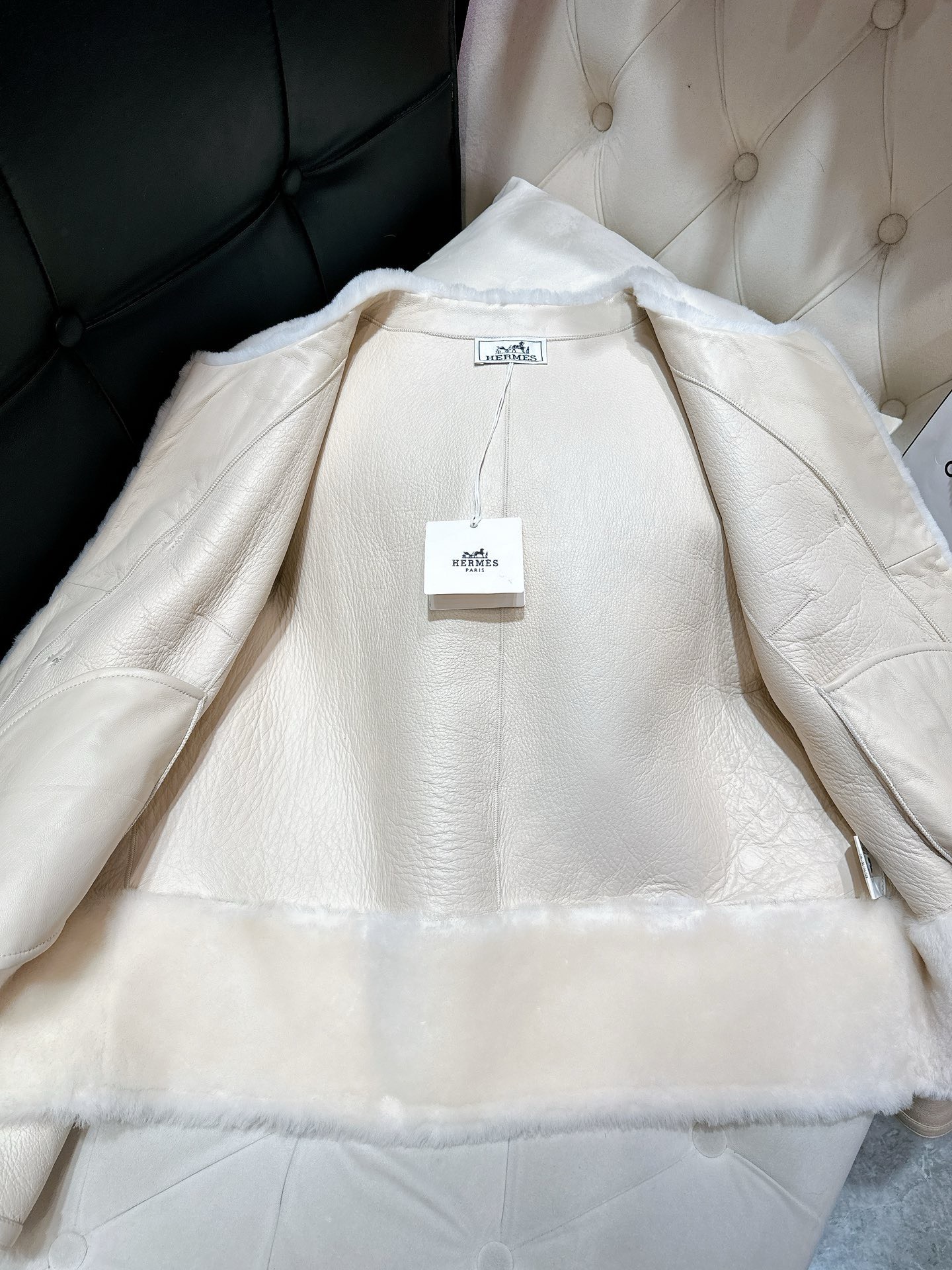 Bagsaaa H**me5 Shearling White Jacket
