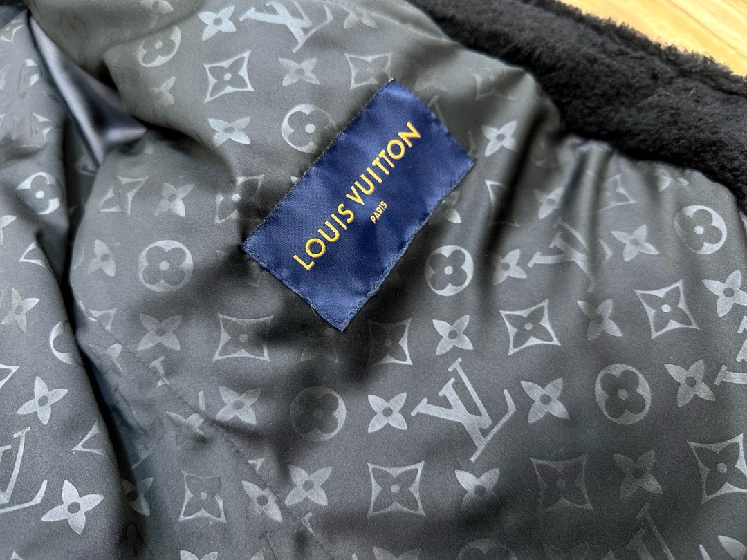 Bagsaaa L0vis Vvtt0n Leather and Shearling Jacket In Black