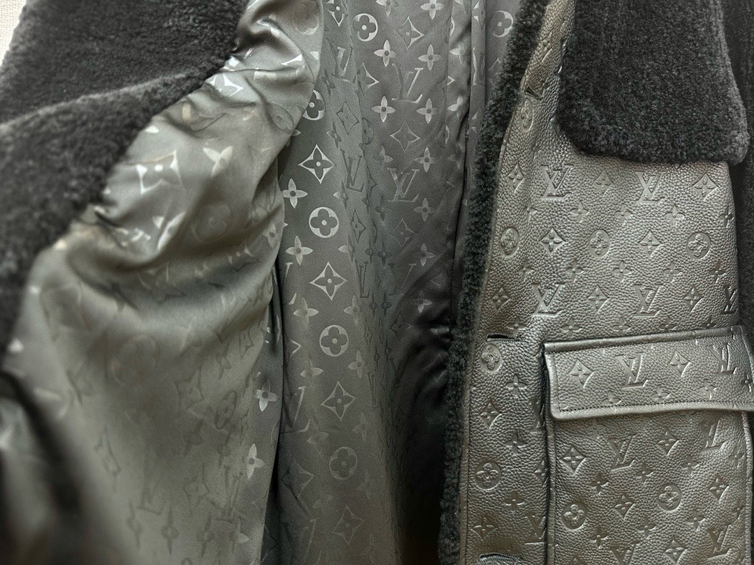 Bagsaaa L0vis Vvtt0n Leather and Shearling Jacket In Black