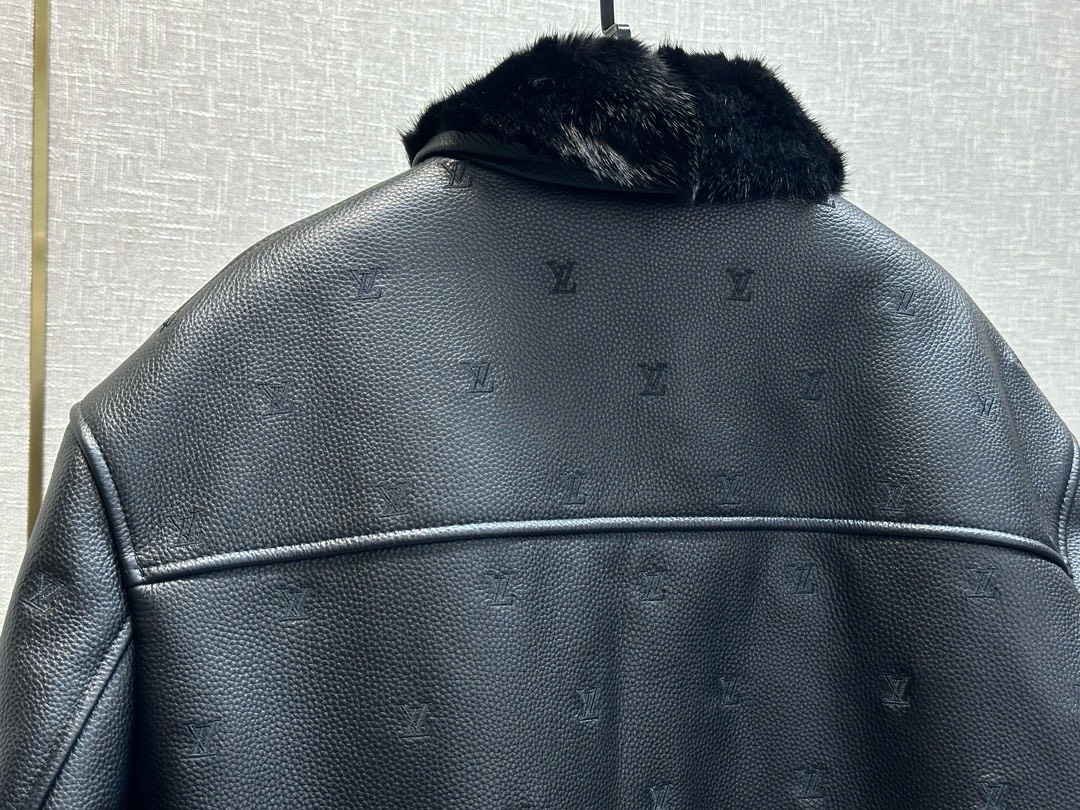 Bagsaaa L0vis Vvtt0n Leather Jacket In Black