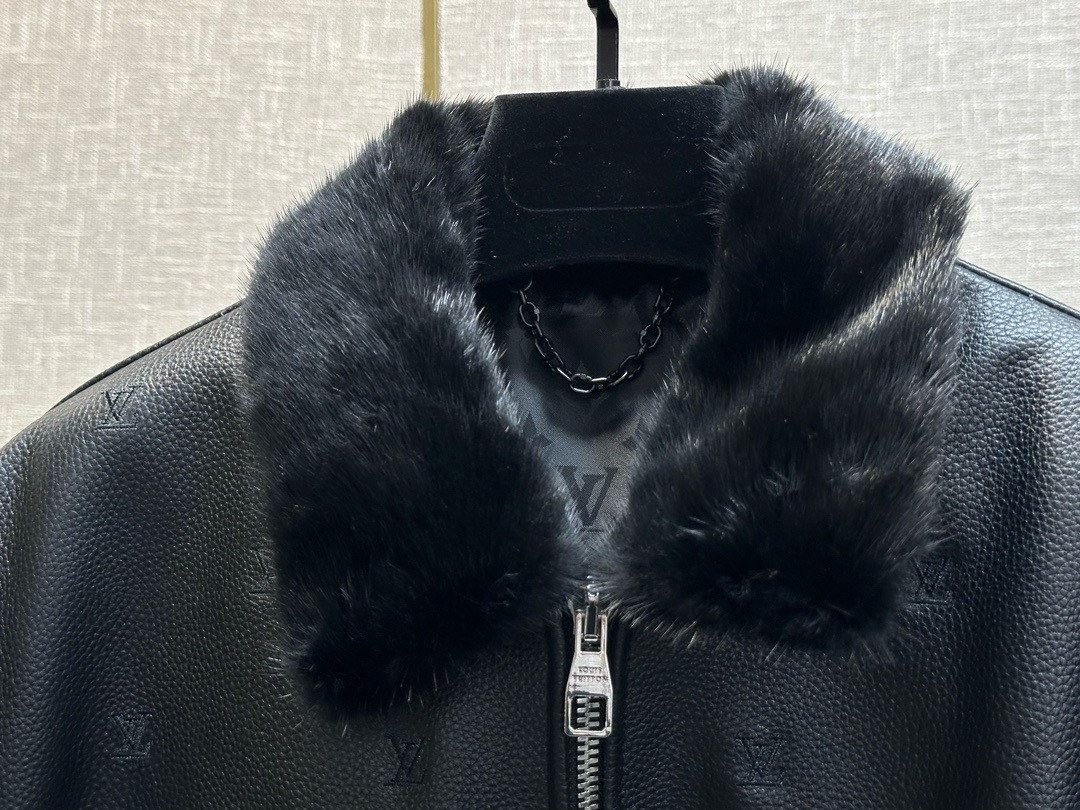 Bagsaaa L0vis Vvtt0n Leather Jacket In Black