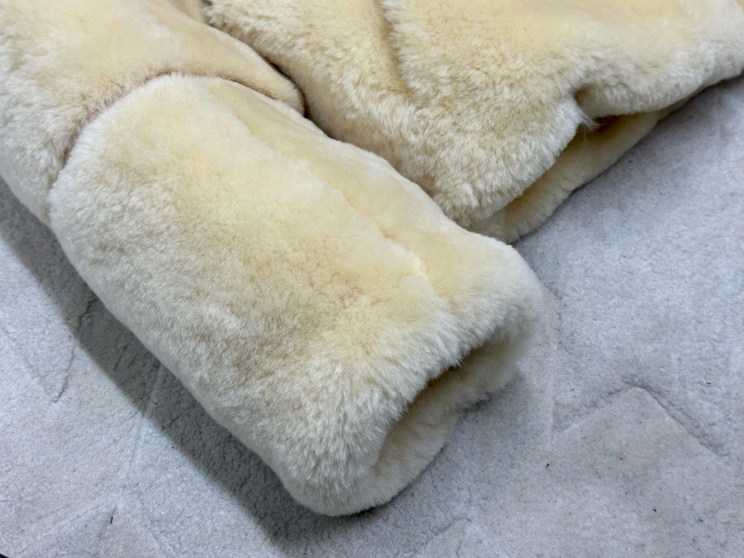 Bagsaaa L0vis Vvtt0n Shearling Coat