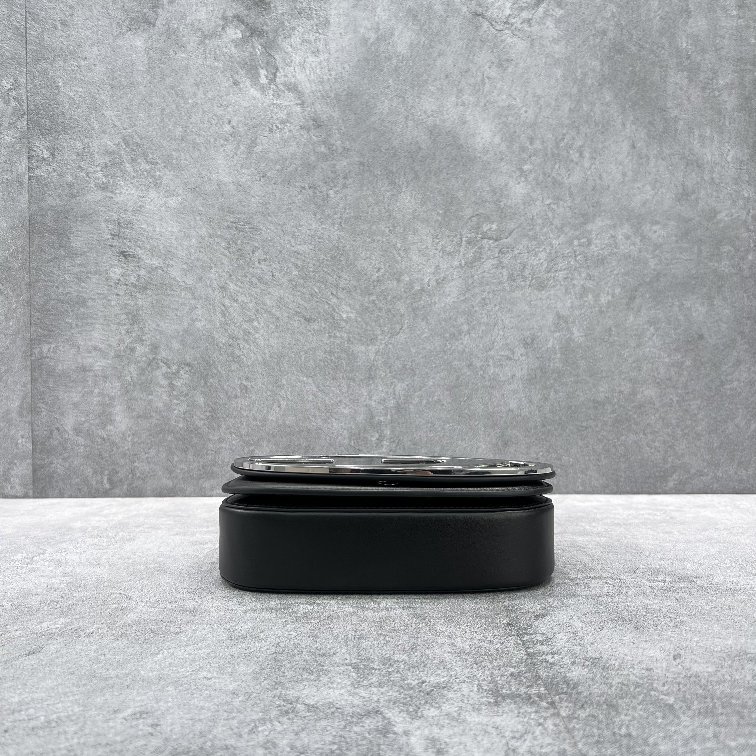 Bagsaaa Diesel iconic bag in black leather - 20.5*13.5*6.5CM
