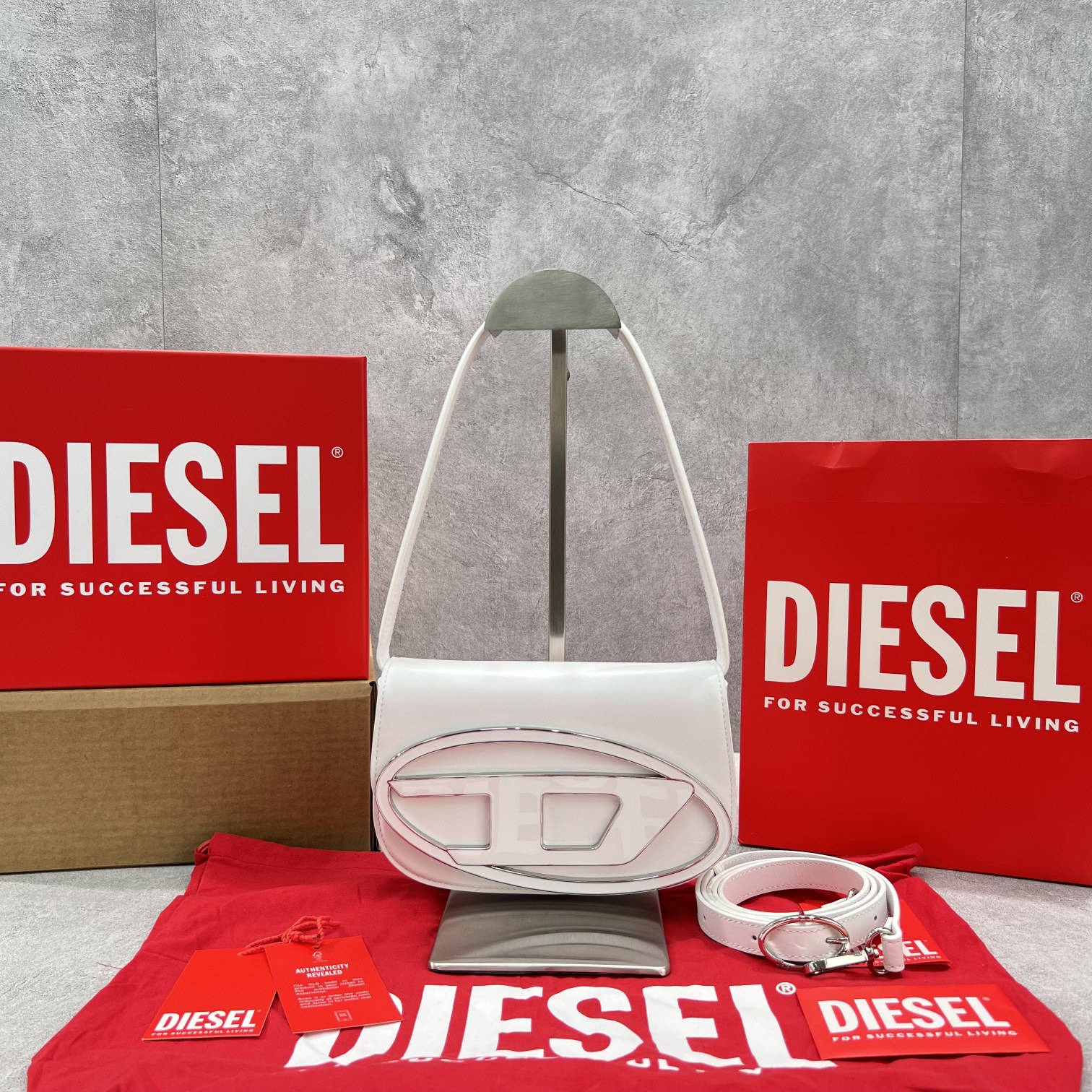 Bagsaaa Diesel iconic bag in white leather - 20.5*13.5*6.5CM