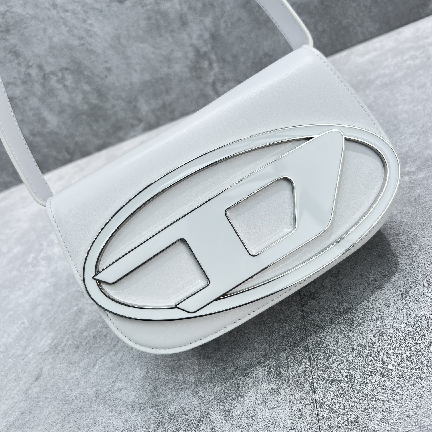 Bagsaaa Diesel iconic bag in white leather - 20.5*13.5*6.5CM