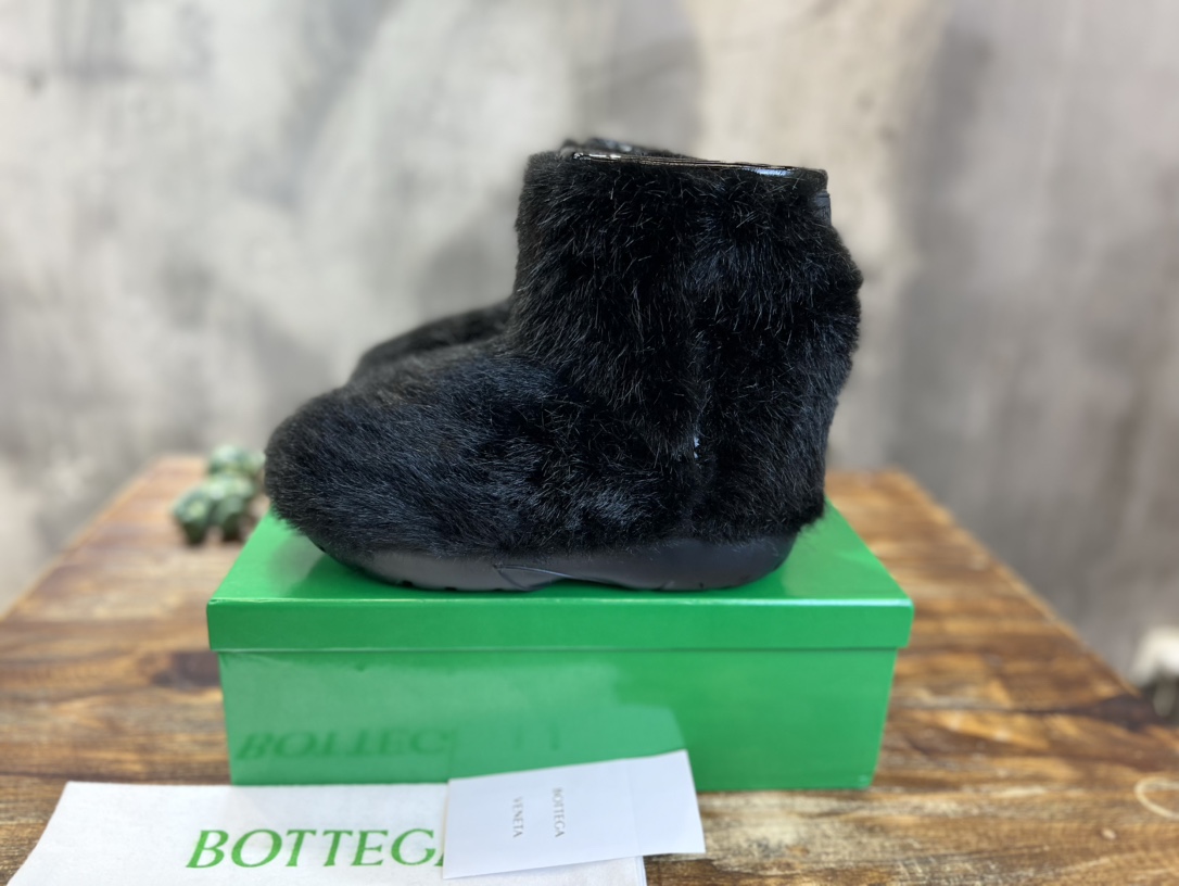 Bagsaaa B0tt*ga Ven*ta Shearling Black Boots