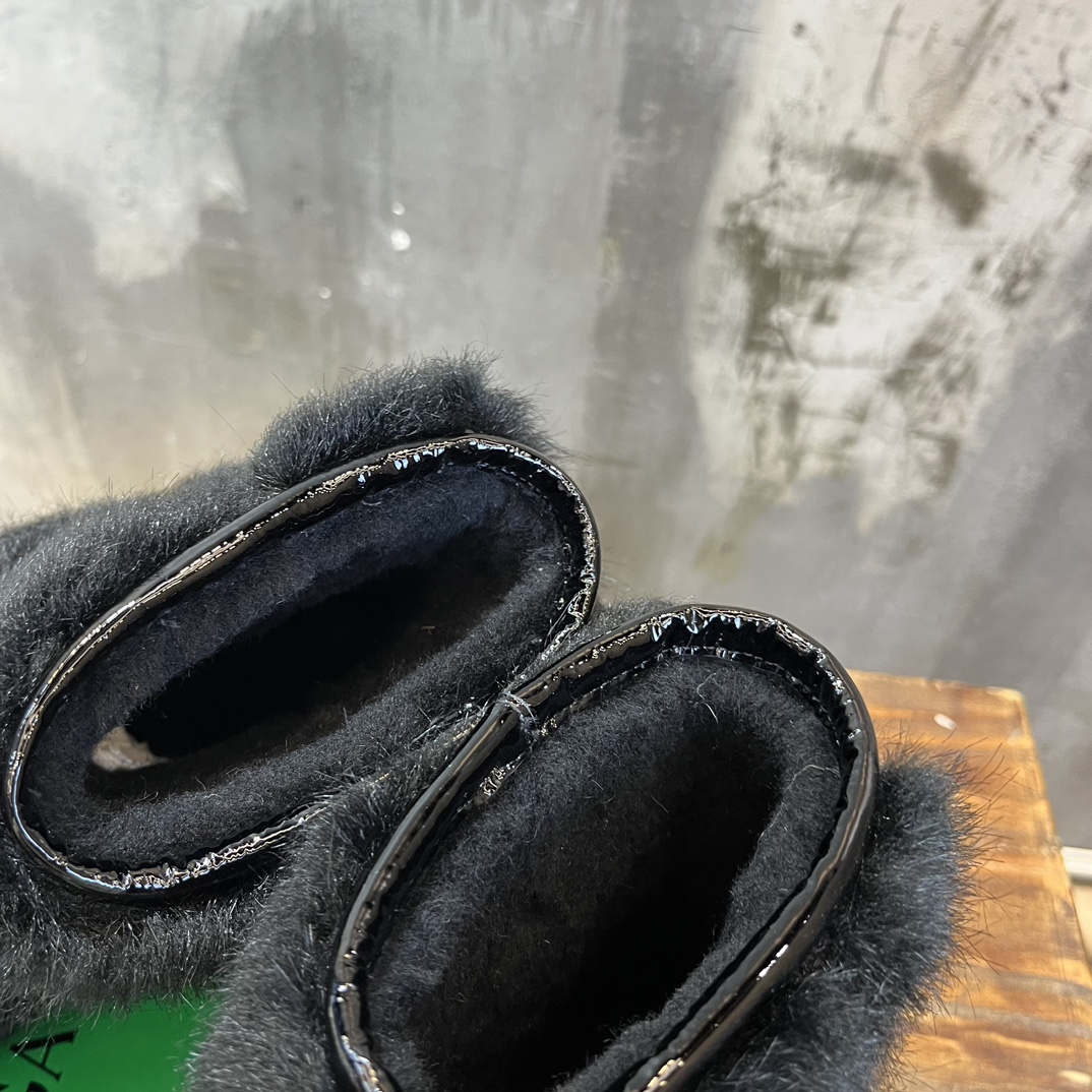 Bagsaaa B0tt*ga Ven*ta Shearling Black Boots