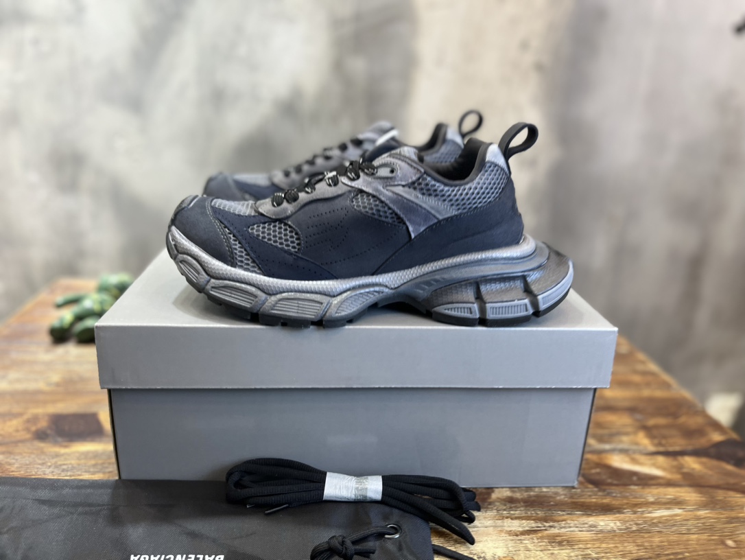 Bagsaaa Ba1en*iaga Sneaker in black mesh and polyurethane