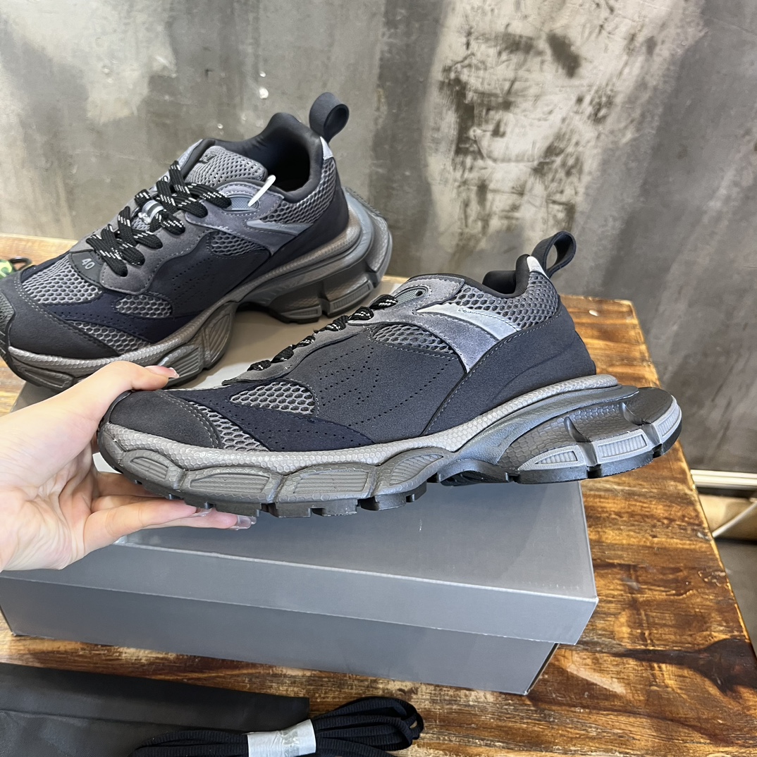 Bagsaaa Ba1en*iaga Sneaker in black mesh and polyurethane