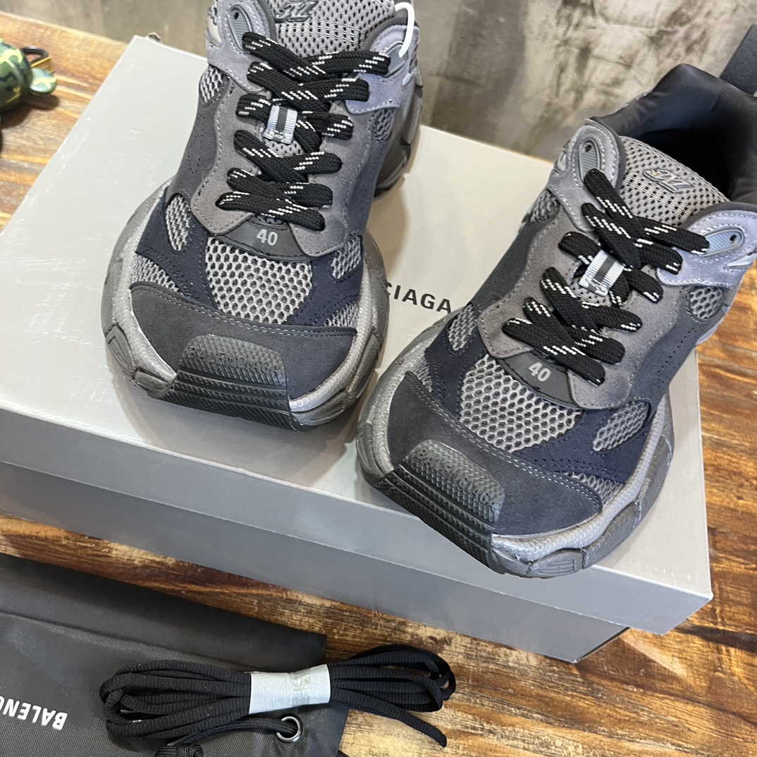 Bagsaaa Ba1en*iaga Sneaker in black mesh and polyurethane