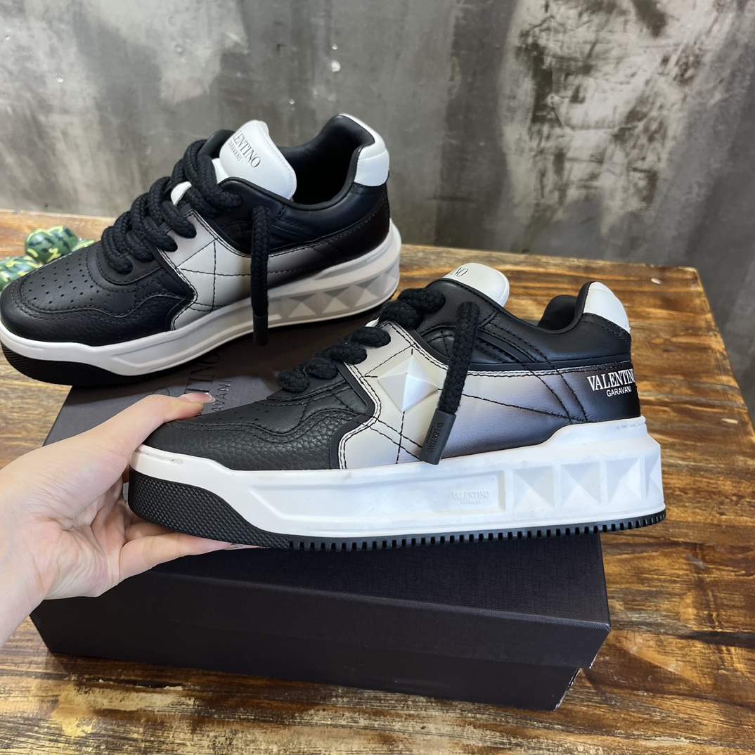 Bagsaaa Va1e*ntin0 Black & White Sneakers