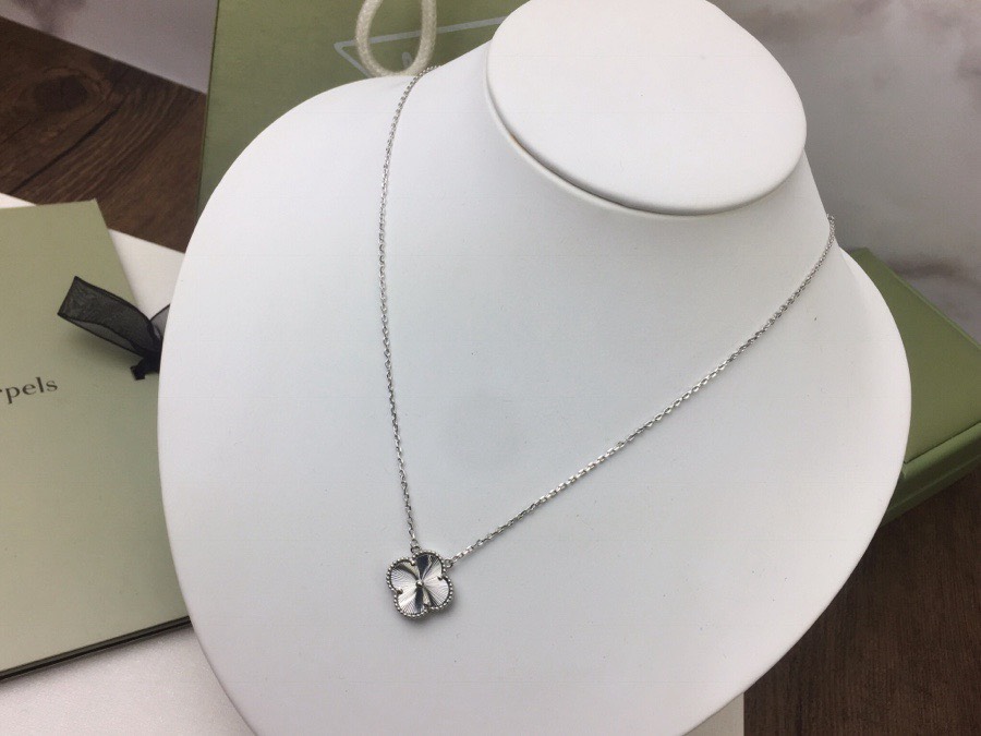 Bagsaaa V*n Cl**f & Arp*1s Silver Necklace