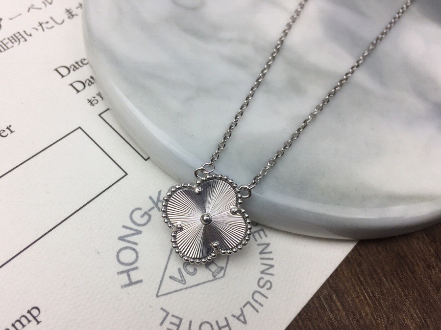Bagsaaa V*n Cl**f & Arp*1s Silver Necklace