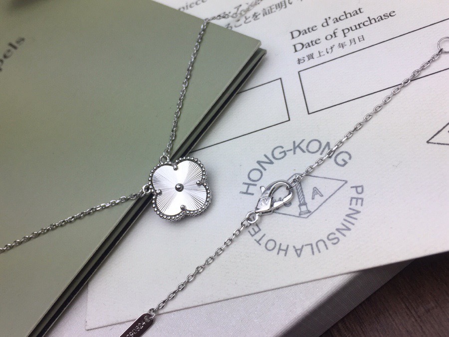 Bagsaaa V*n Cl**f & Arp*1s Silver Necklace