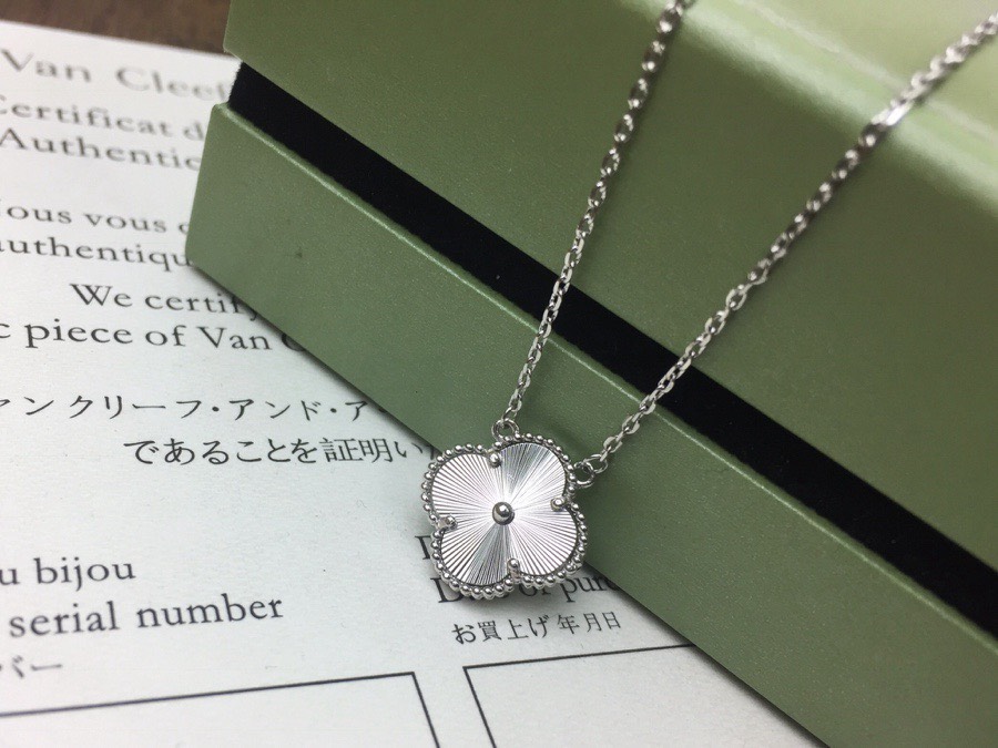 Bagsaaa V*n Cl**f & Arp*1s Silver Necklace