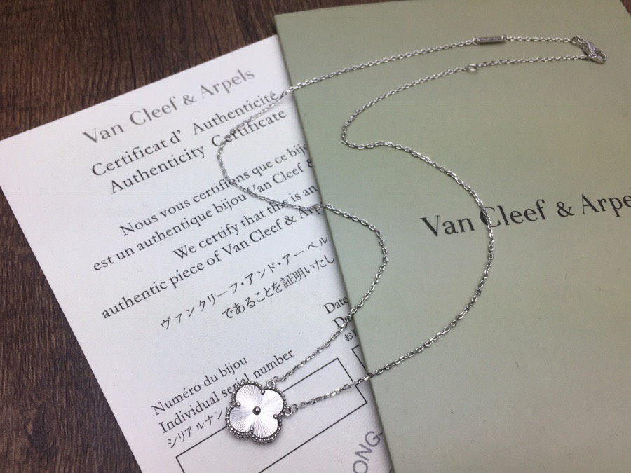 Bagsaaa V*n Cl**f & Arp*1s Silver Necklace