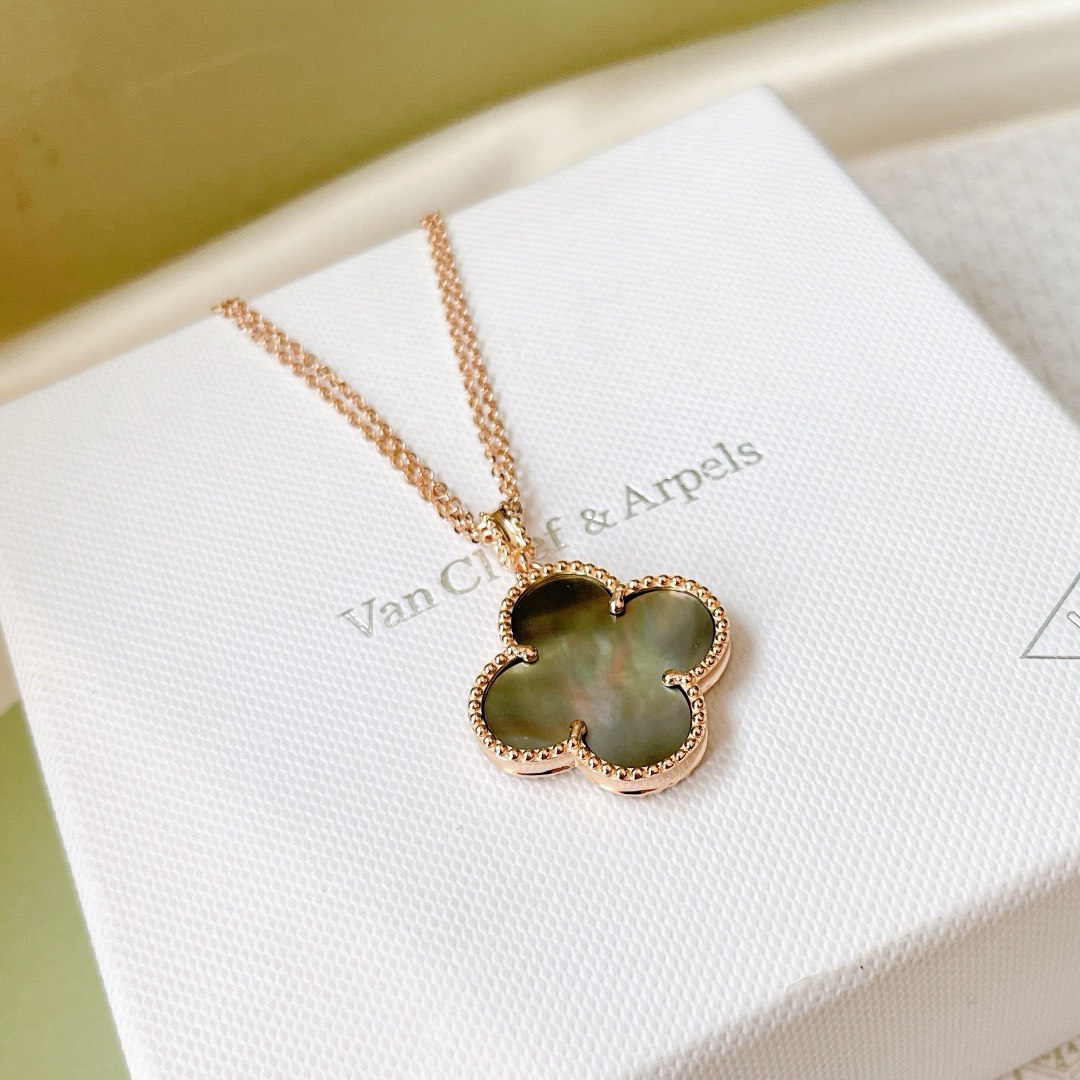 Bagsaaa V*n Cl**f & Arp*1s Gold Necklace 02