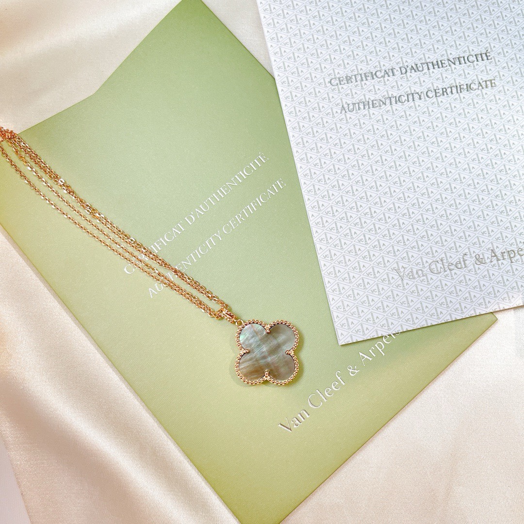 Bagsaaa V*n Cl**f & Arp*1s Gold Necklace 02