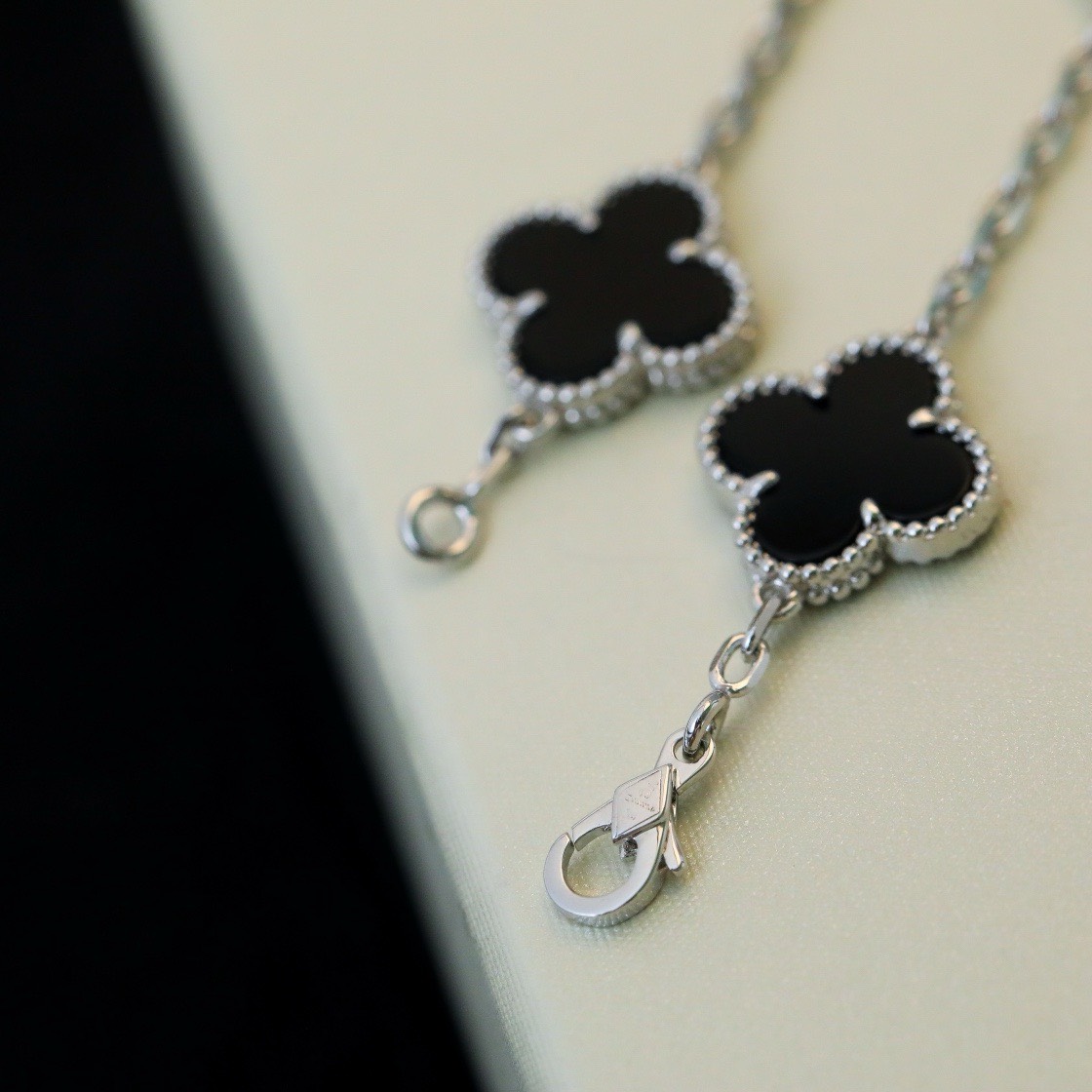 Bagsaaa V*n Cl**f & Arp*1s Silver & Black 5 motifs Bracelet