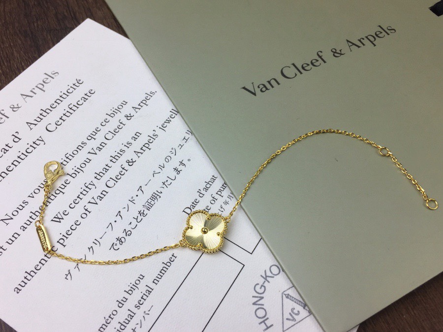 Bagsaaa V*n Cl**f & Arp*1s Gold 1 motif Bracelet