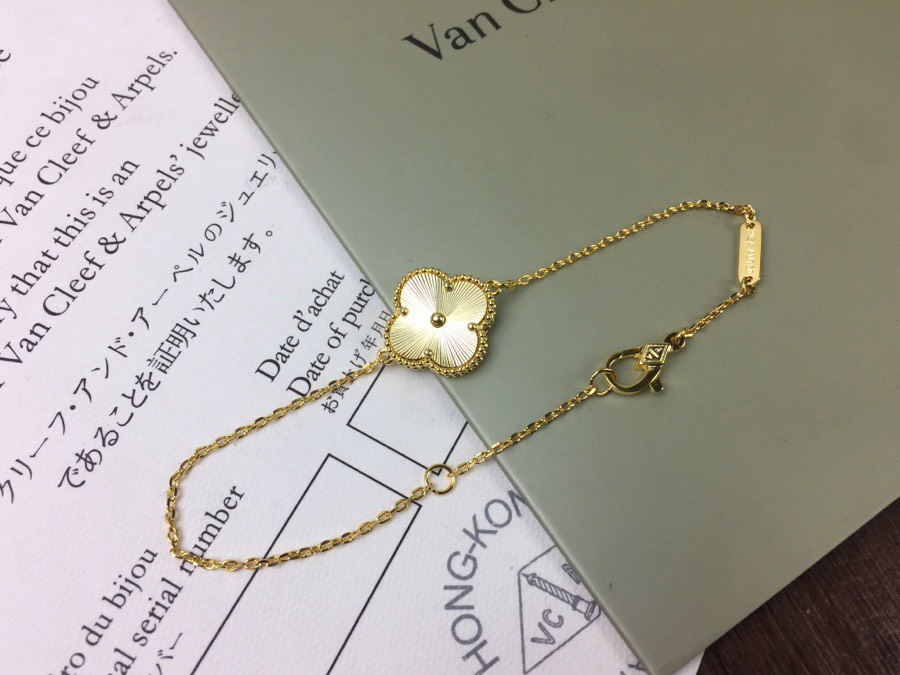 Bagsaaa V*n Cl**f & Arp*1s Gold 1 motif Bracelet