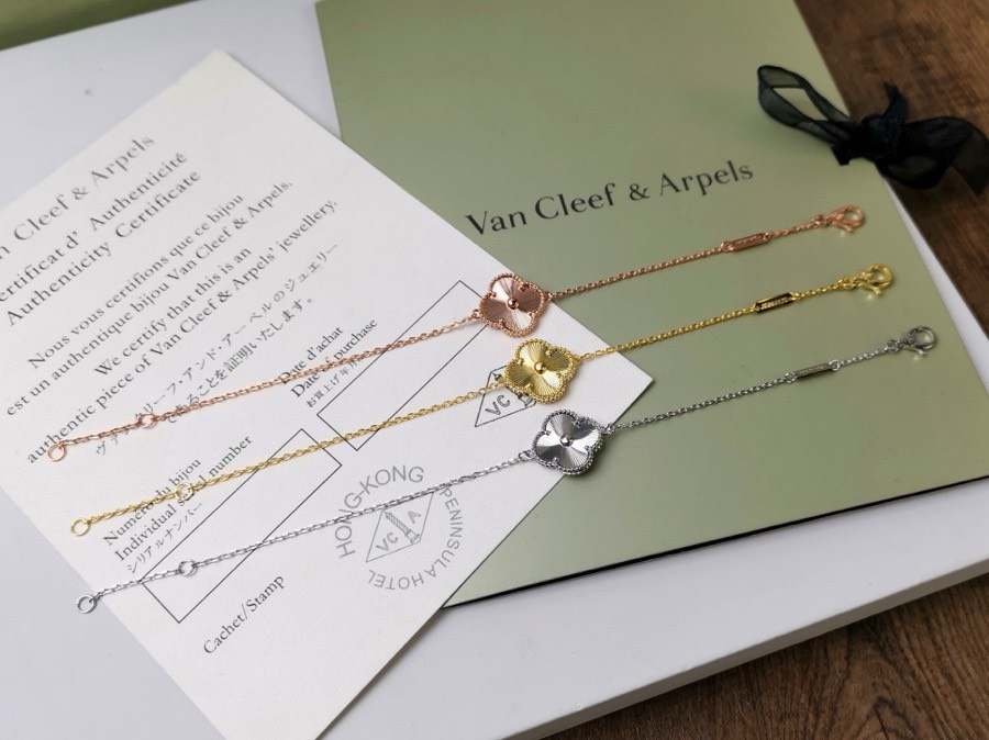 Bagsaaa V*n Cl**f & Arp*1s Gold 1 motif Bracelet