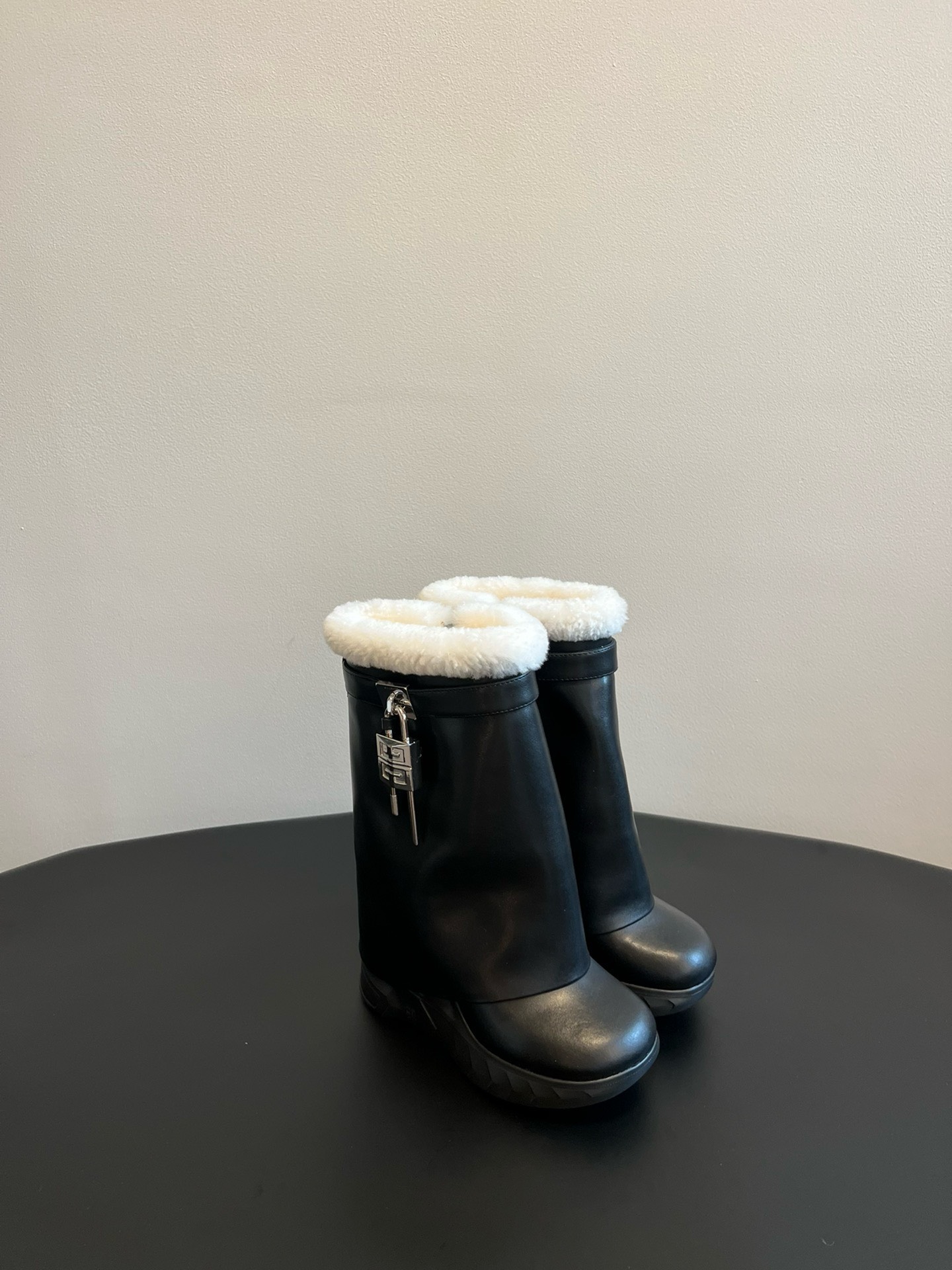 Bagsaaa Givenchy Shark Lock Sneakers Boots in shearling black