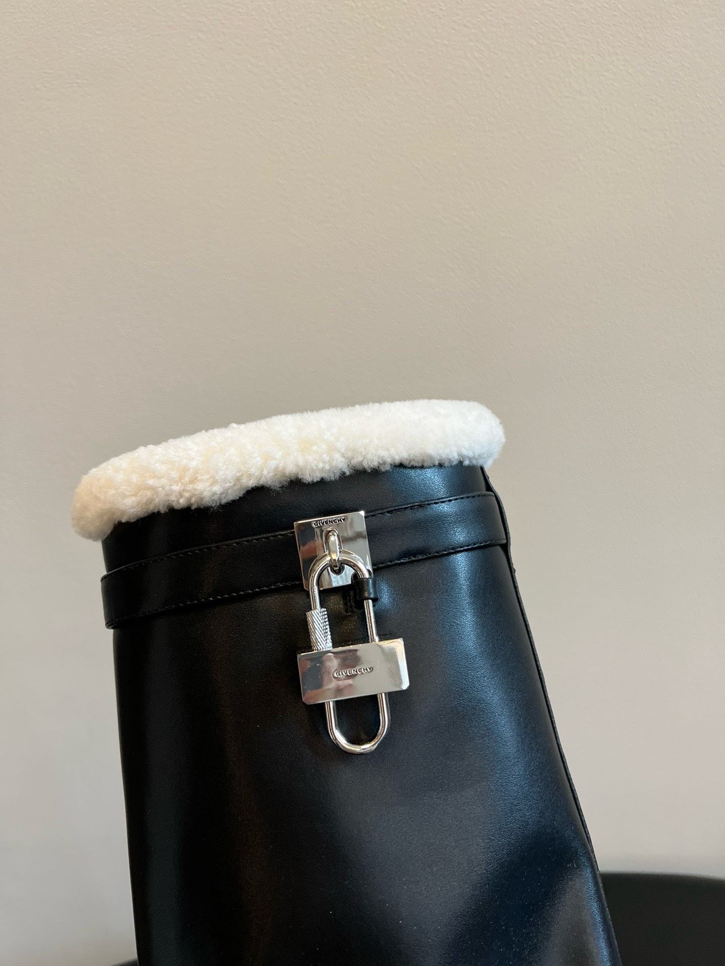 Bagsaaa Givenchy Shark Lock Sneakers Long Boots in shearling black