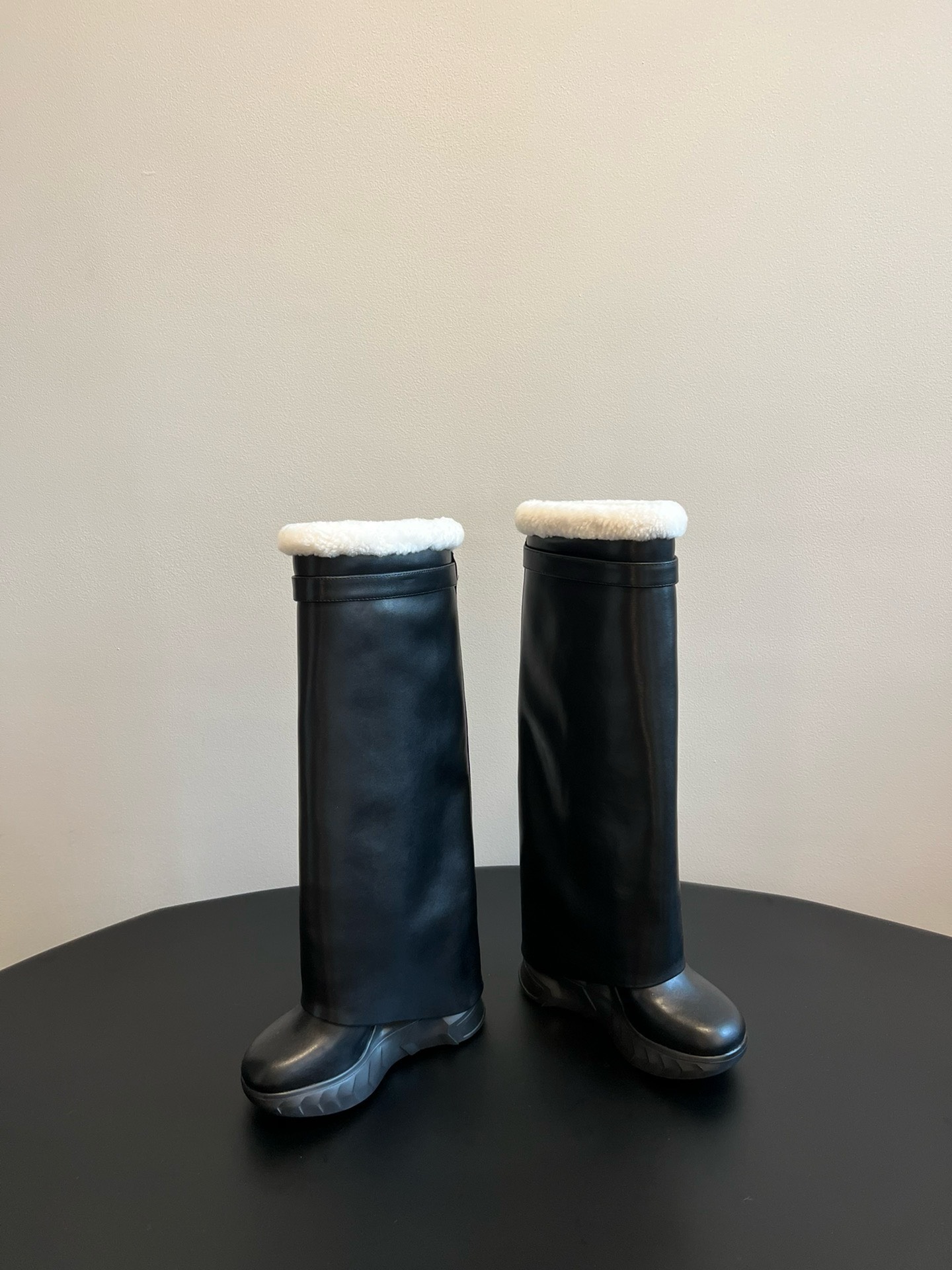 Bagsaaa Givenchy Shark Lock Sneakers Long Boots in shearling black