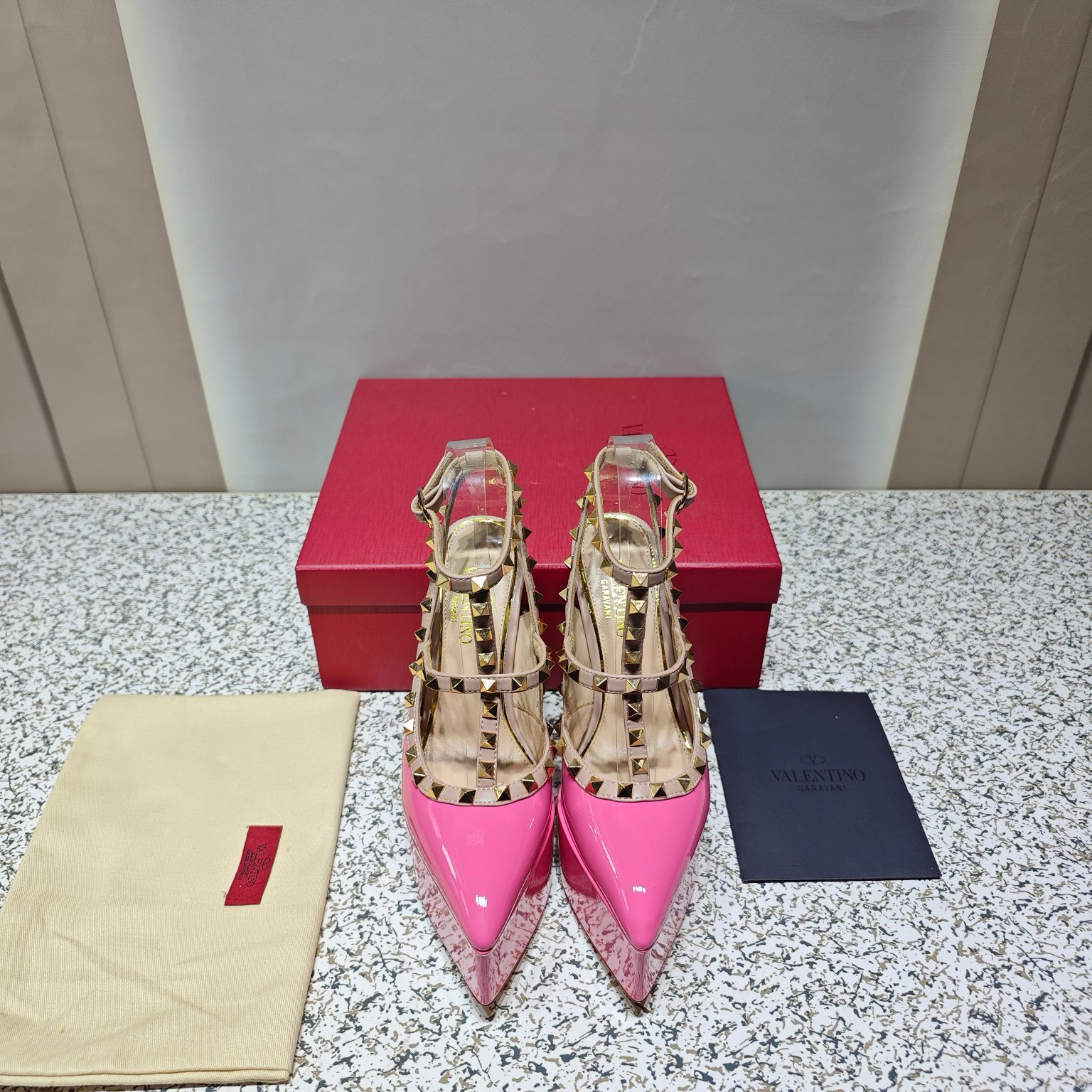 Bagsaaa Va1e*ntin0 Garavani Rockstud patent leather platform pumps in pink