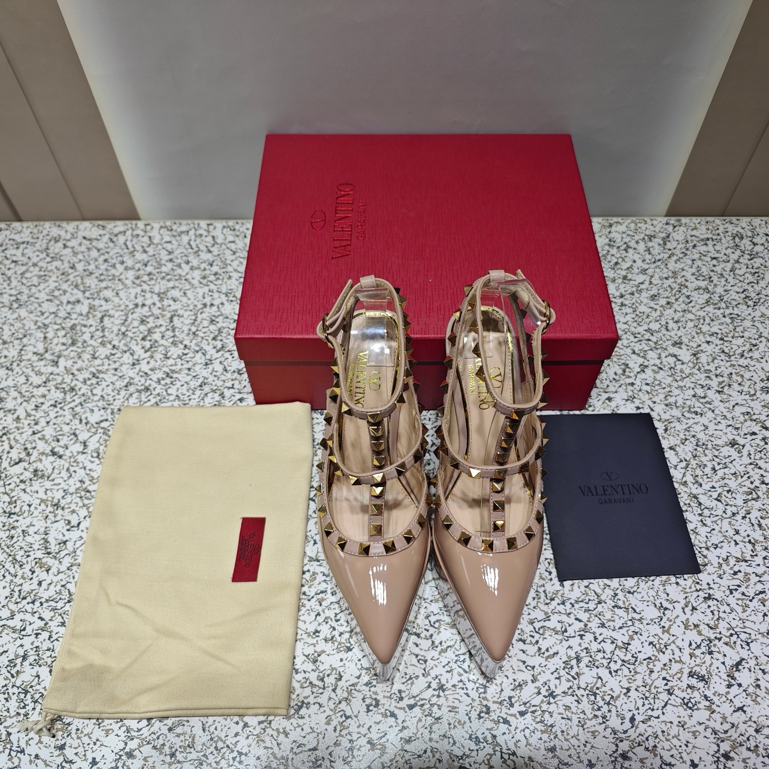 Bagsaaa Va1e*ntin0 Garavani Rockstud patent leather platform pumps in nude