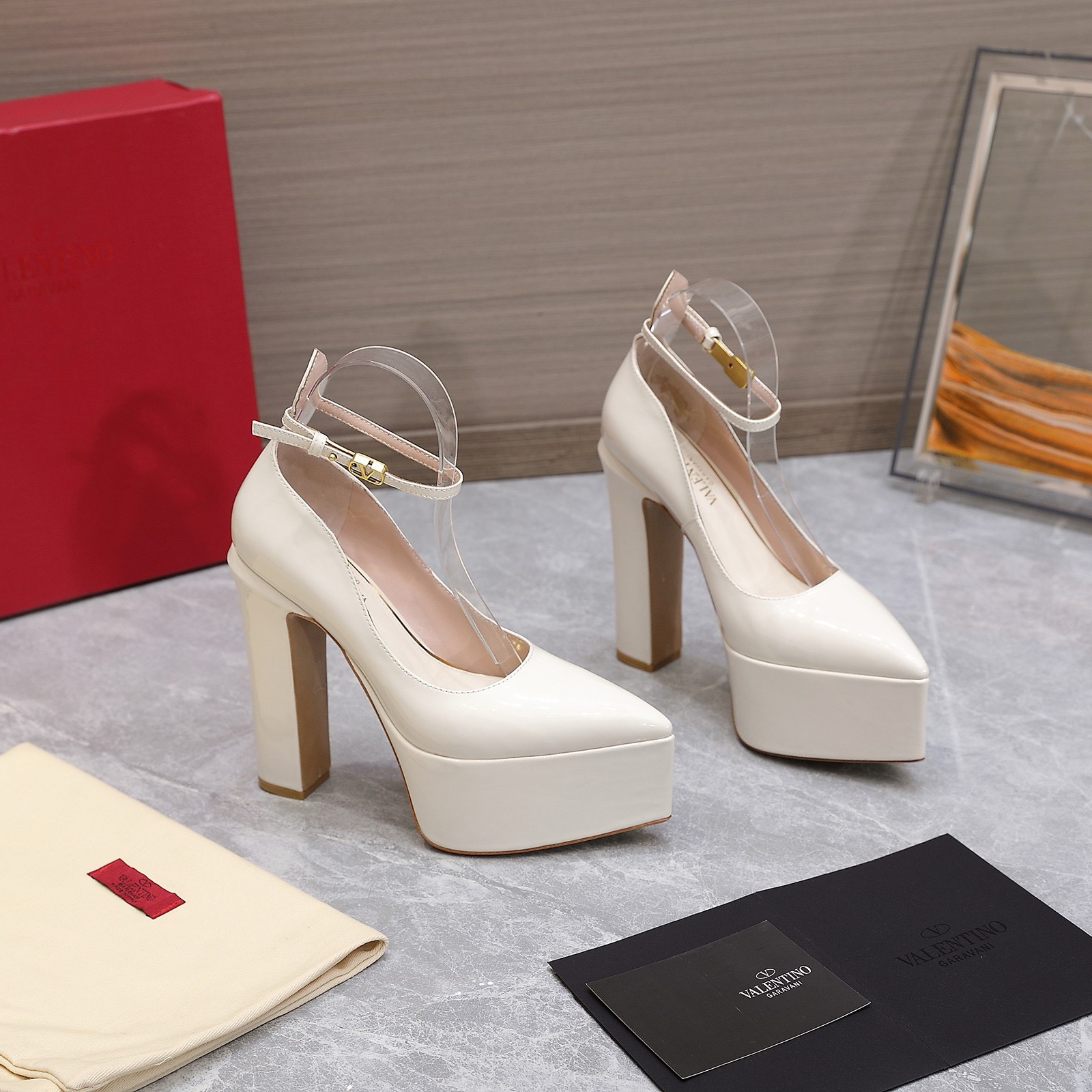 Bagsaaa Va1e*ntin0 Leather Tan-Go Pumps 155 White