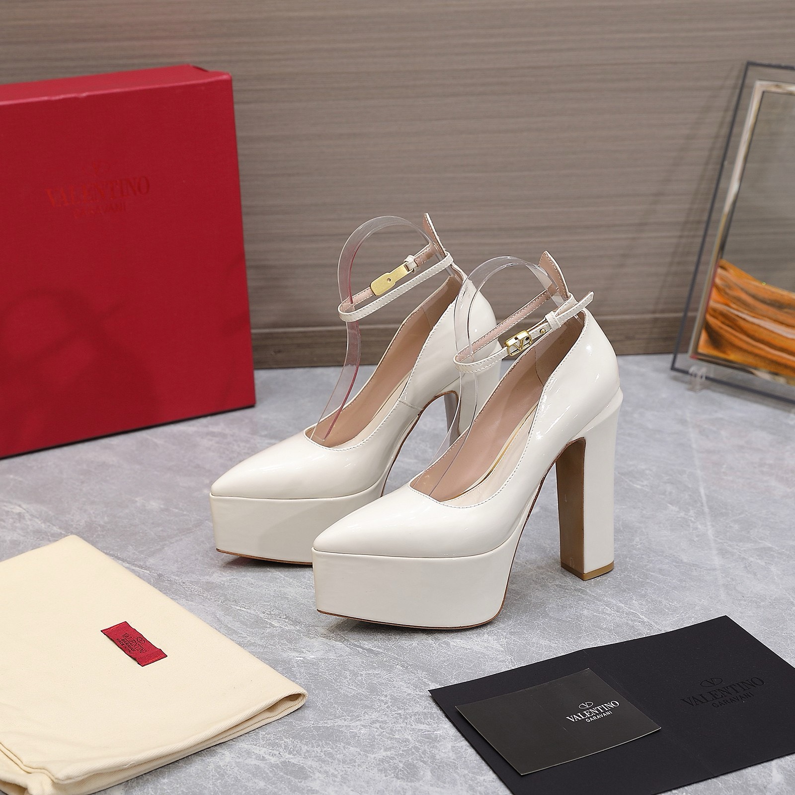 Bagsaaa Va1e*ntin0 Leather Tan-Go Pumps 155 White