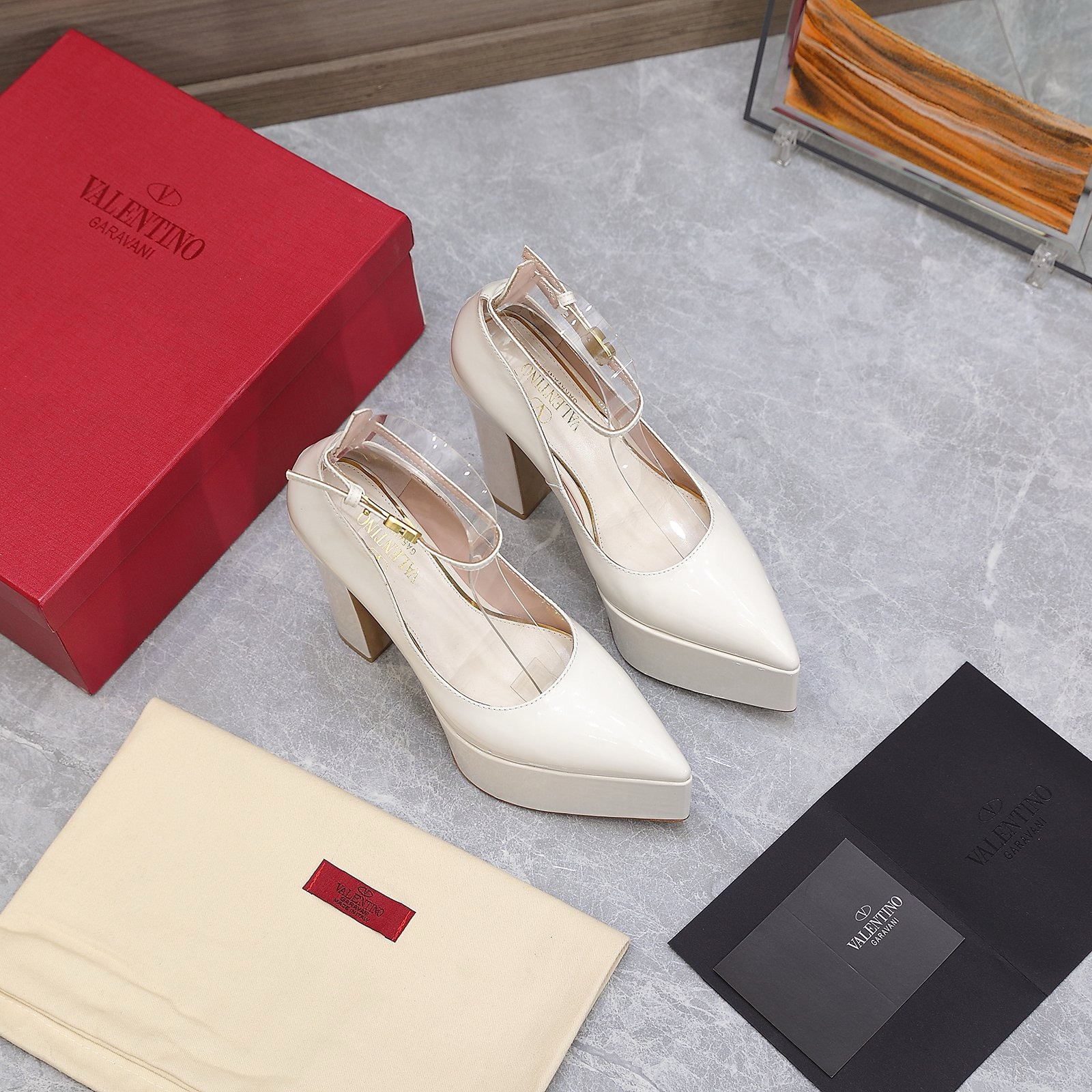 Bagsaaa Va1e*ntin0 Leather Tan-Go Pumps 155 White