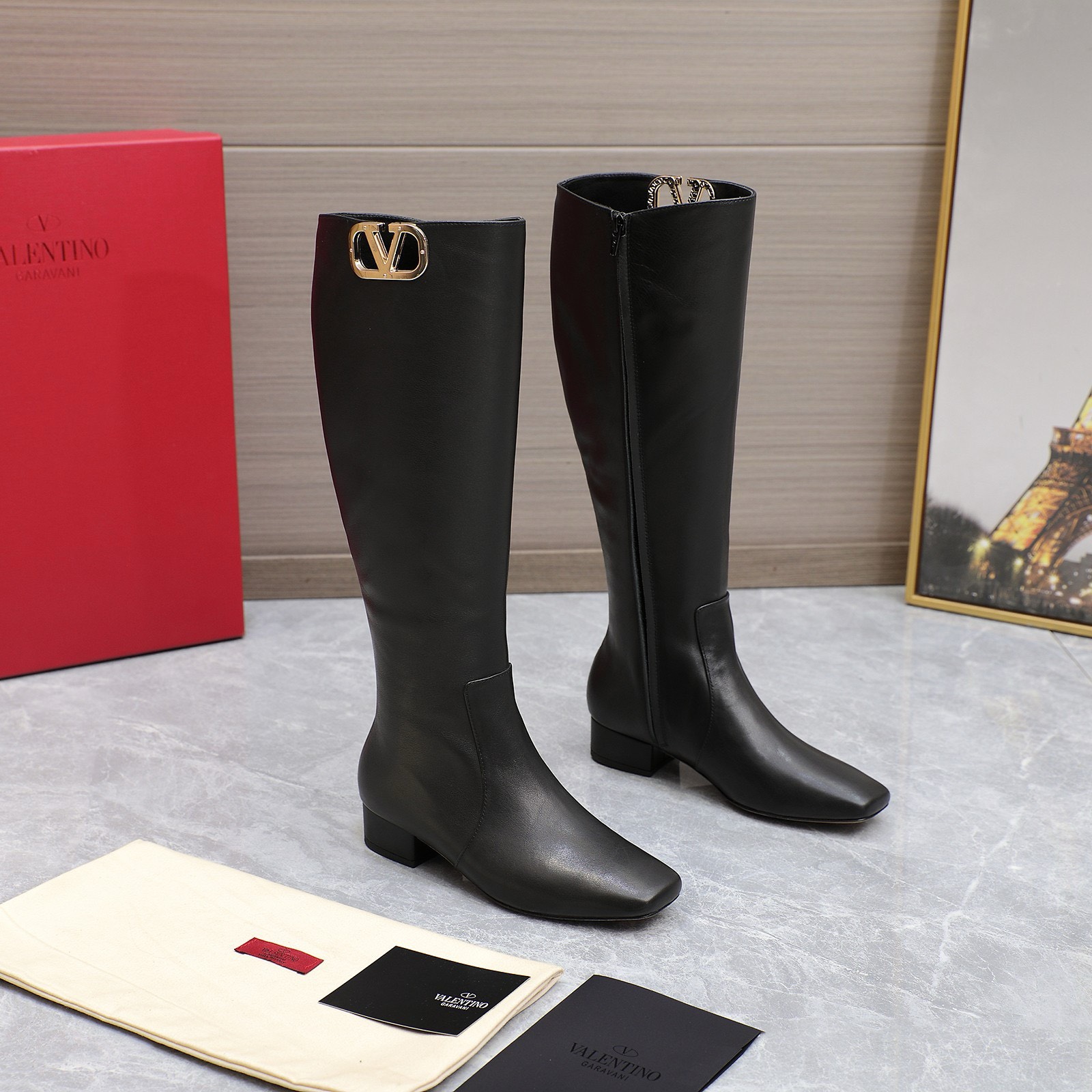 Bagsaaa Va1e*ntin0 Garavani VLogo Type boots in black