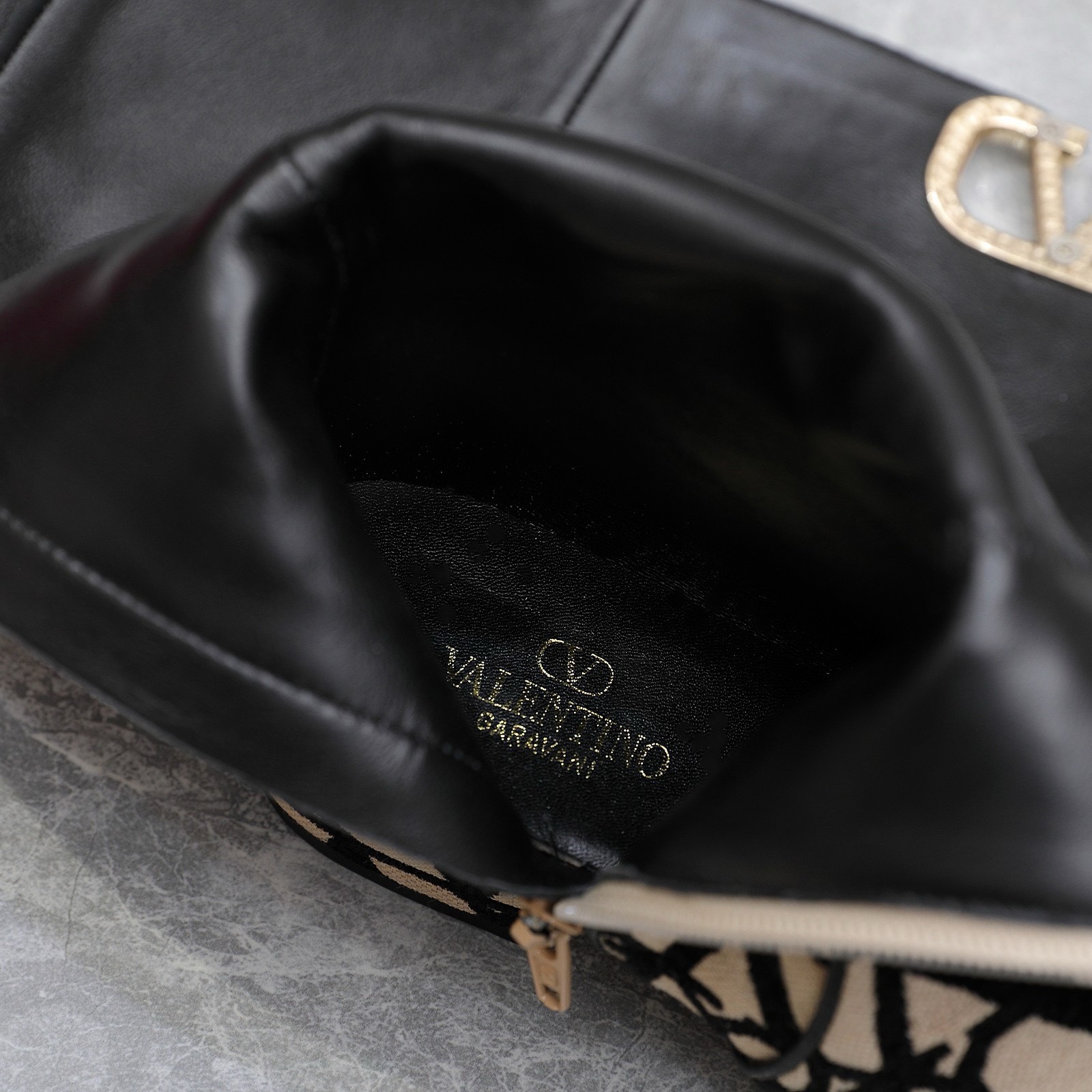 Bagsaaa Va1e*ntin0 Garavani VLogo Type boots in black Toile Iconographe fabric